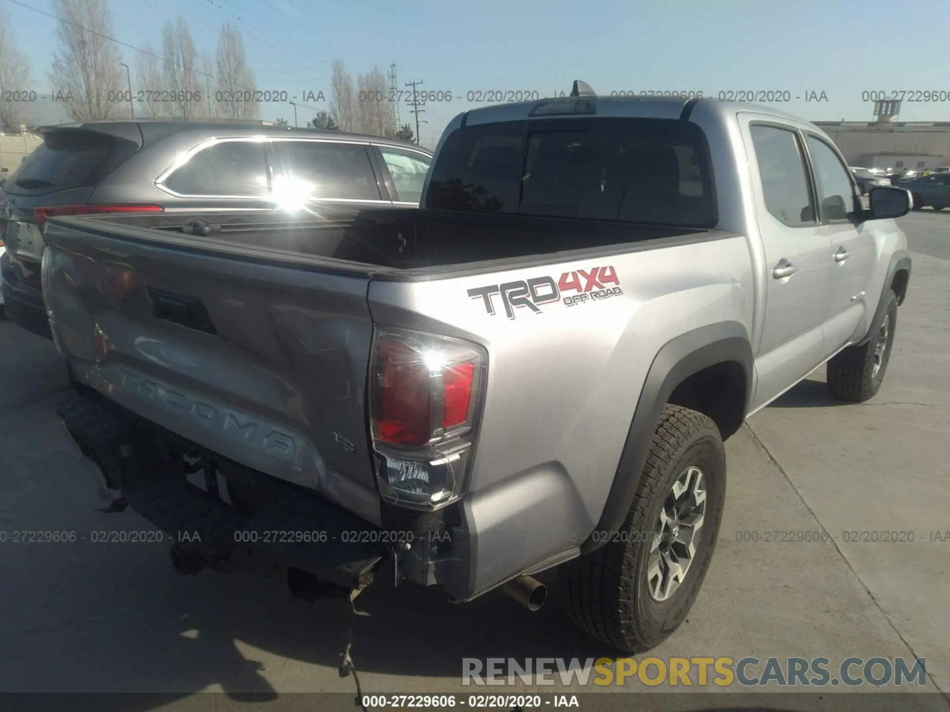 4 Photograph of a damaged car 3TMCZ5AN4LM316738 TOYOTA TACOMA 2020
