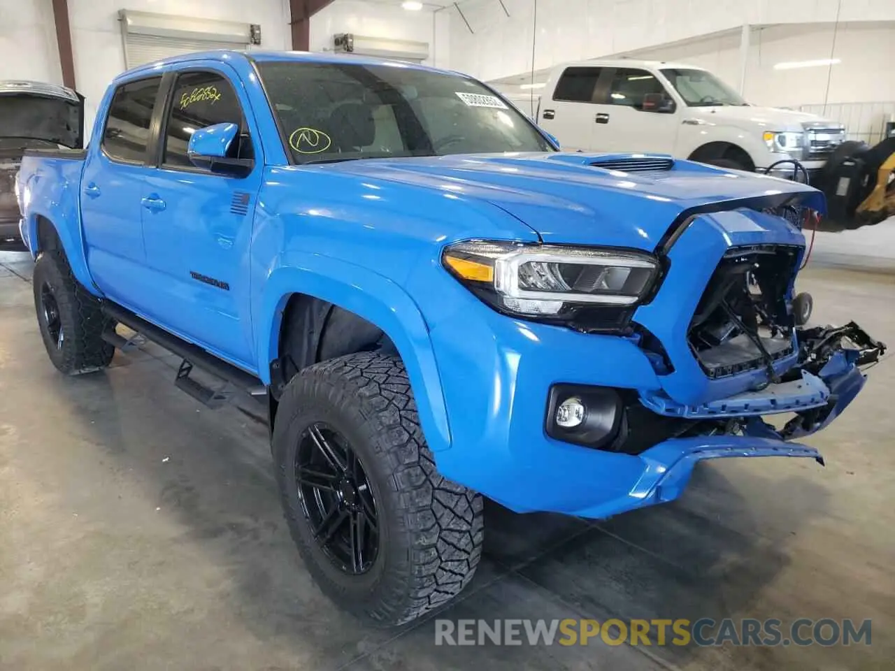 1 Photograph of a damaged car 3TMCZ5AN4LM334933 TOYOTA TACOMA 2020
