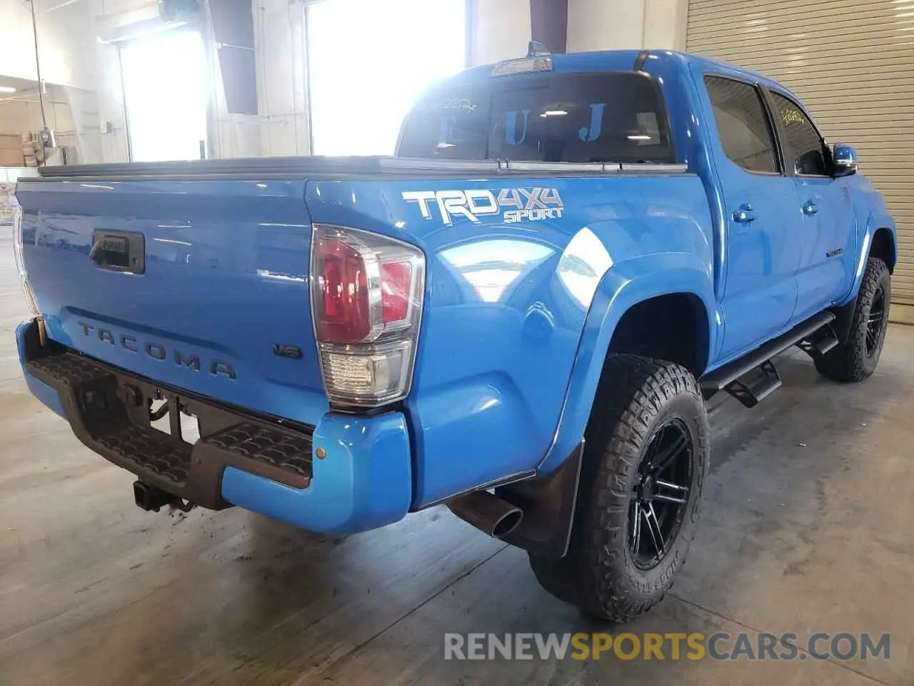 4 Photograph of a damaged car 3TMCZ5AN4LM334933 TOYOTA TACOMA 2020