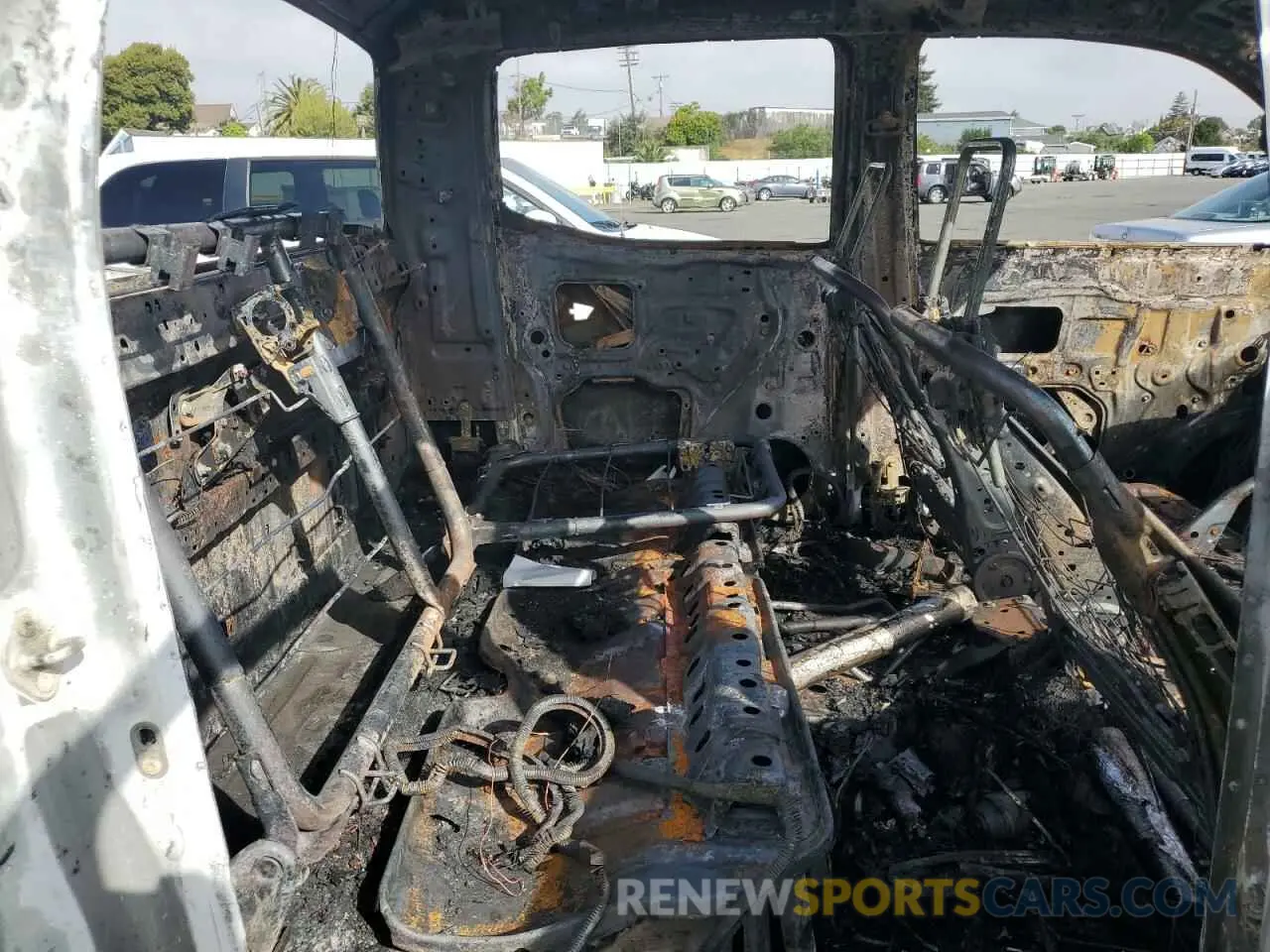 10 Photograph of a damaged car 3TMCZ5AN5LM289128 TOYOTA TACOMA 2020