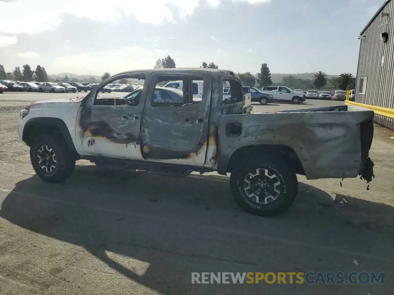 2 Photograph of a damaged car 3TMCZ5AN5LM289128 TOYOTA TACOMA 2020