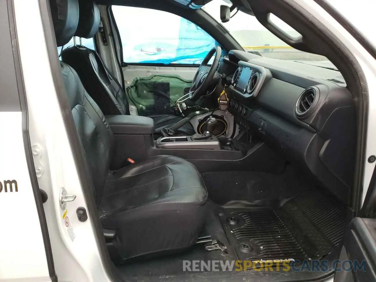 5 Photograph of a damaged car 3TMCZ5AN5LM313962 TOYOTA TACOMA 2020
