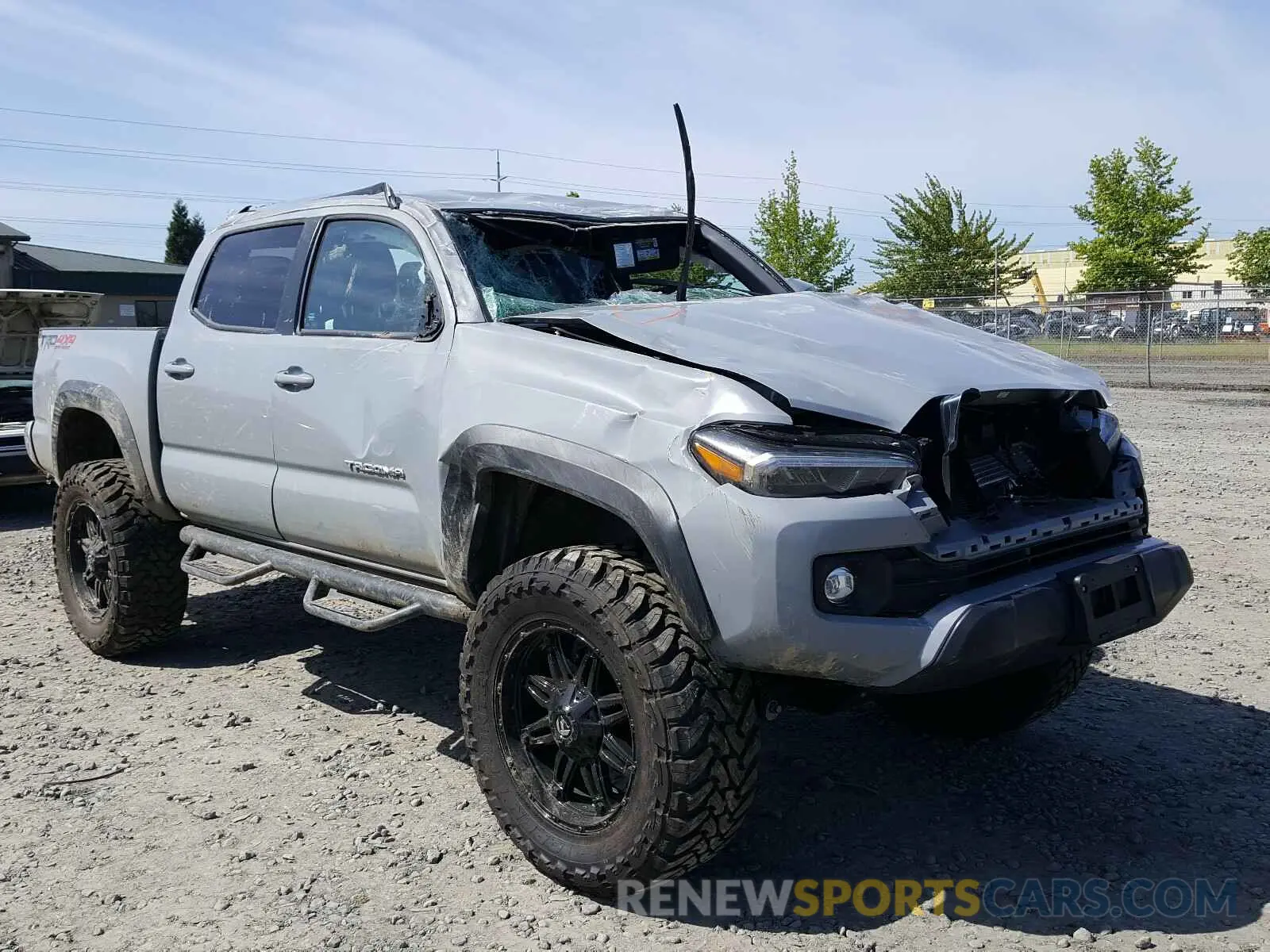 1 Photograph of a damaged car 3TMCZ5AN5LM318921 TOYOTA TACOMA 2020