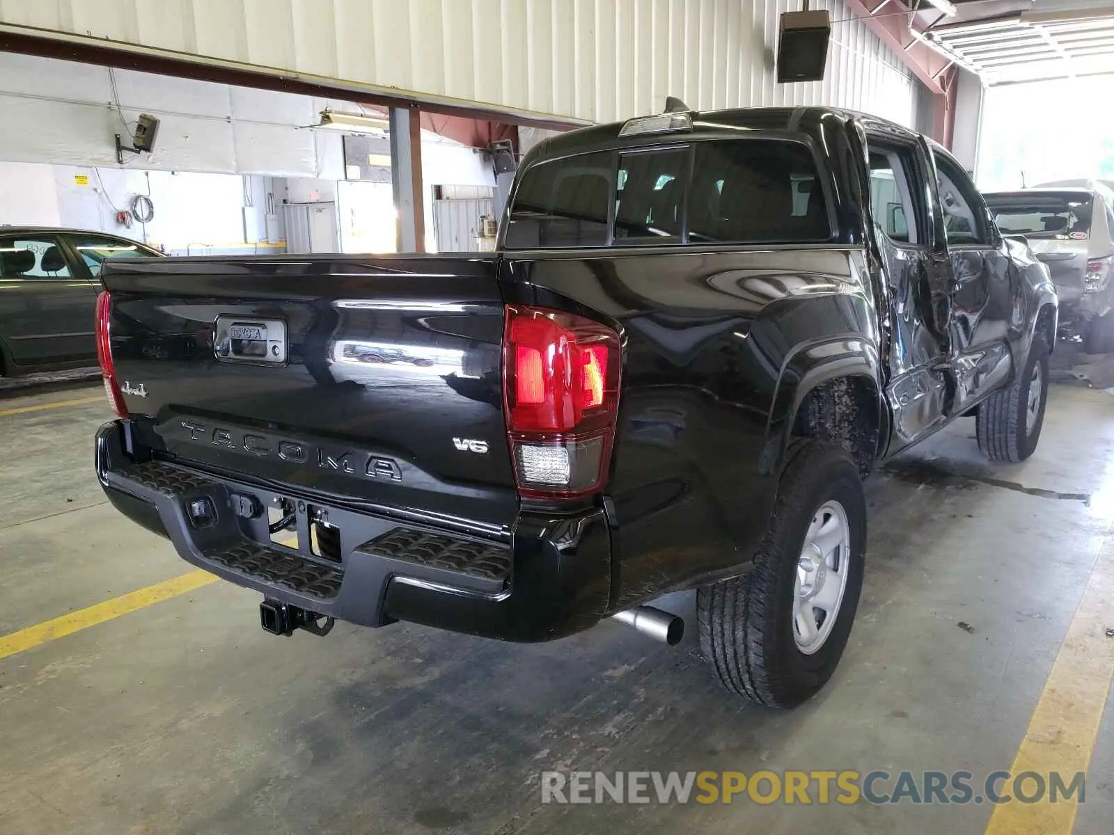4 Photograph of a damaged car 3TMCZ5AN5LM326811 TOYOTA TACOMA 2020