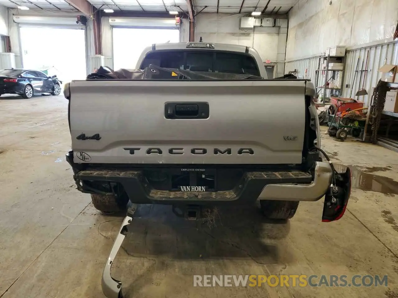 6 Photograph of a damaged car 3TMCZ5AN6LM300606 TOYOTA TACOMA 2020