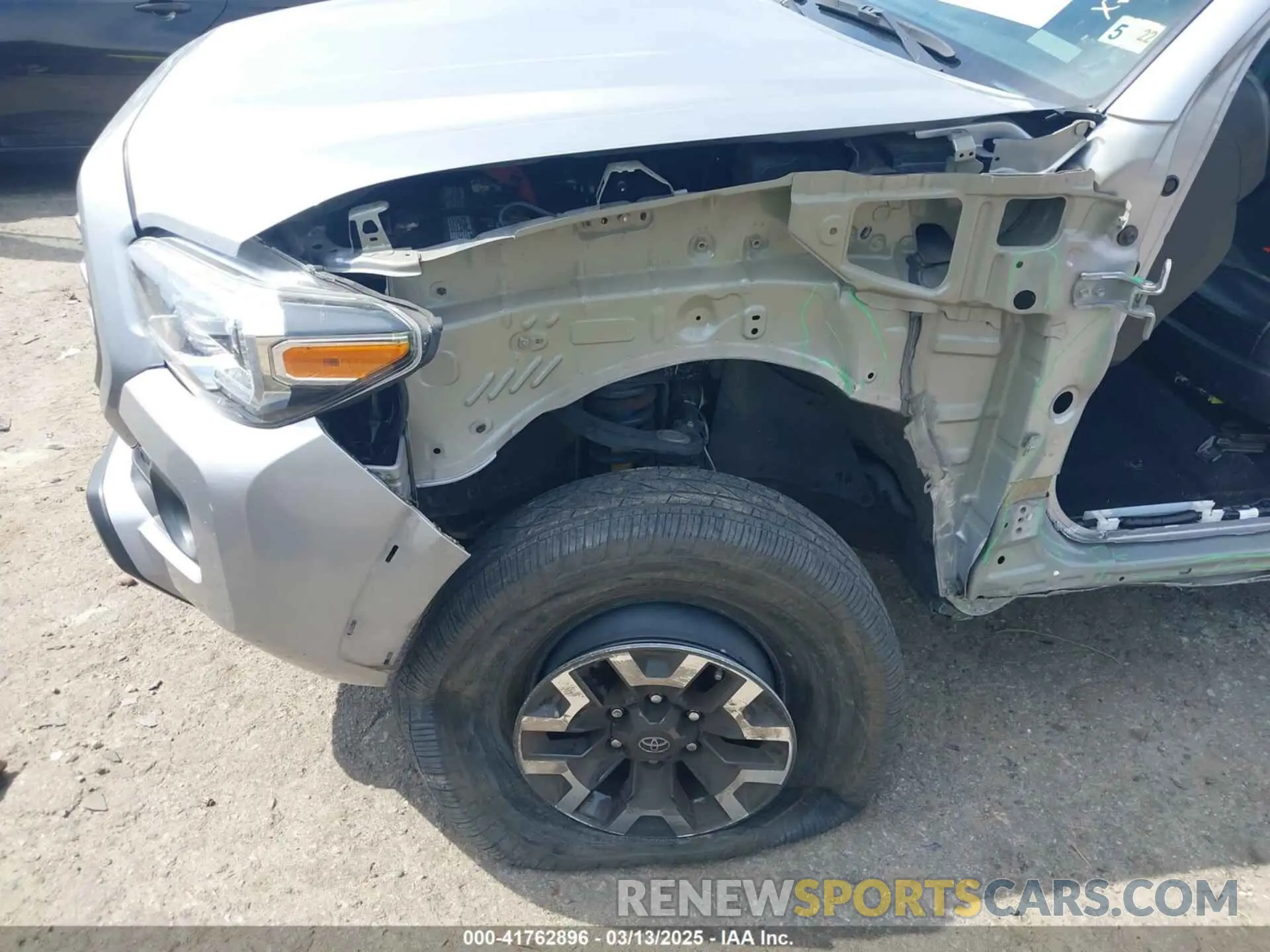 6 Photograph of a damaged car 3TMCZ5AN6LM316336 TOYOTA TACOMA 2020