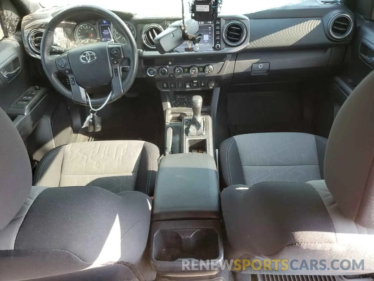 8 Фотография поврежденного автомобиля 3TMCZ5AN6LM338076 TOYOTA TACOMA 2020