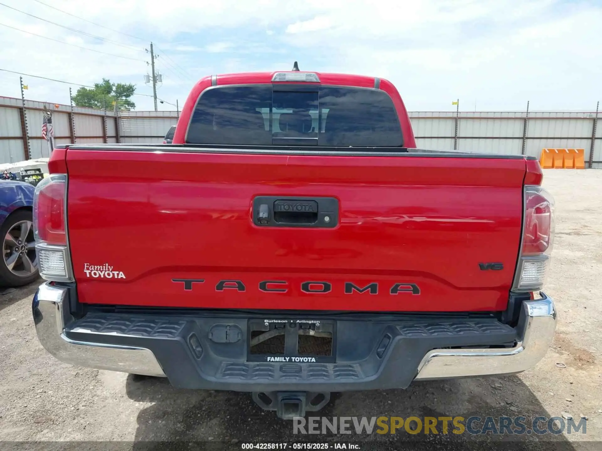 17 Photograph of a damaged car 3TMCZ5AN6LM341642 TOYOTA TACOMA 2020