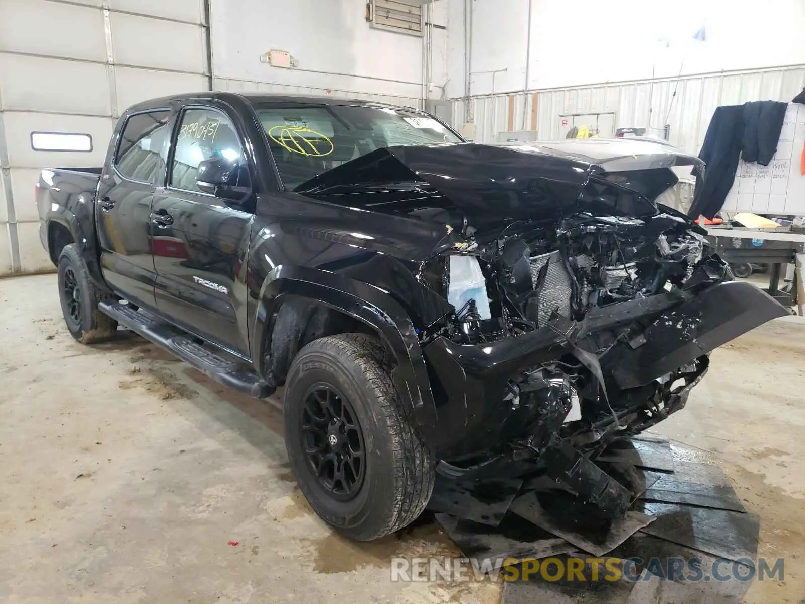 1 Photograph of a damaged car 3TMCZ5AN7LM300498 TOYOTA TACOMA 2020