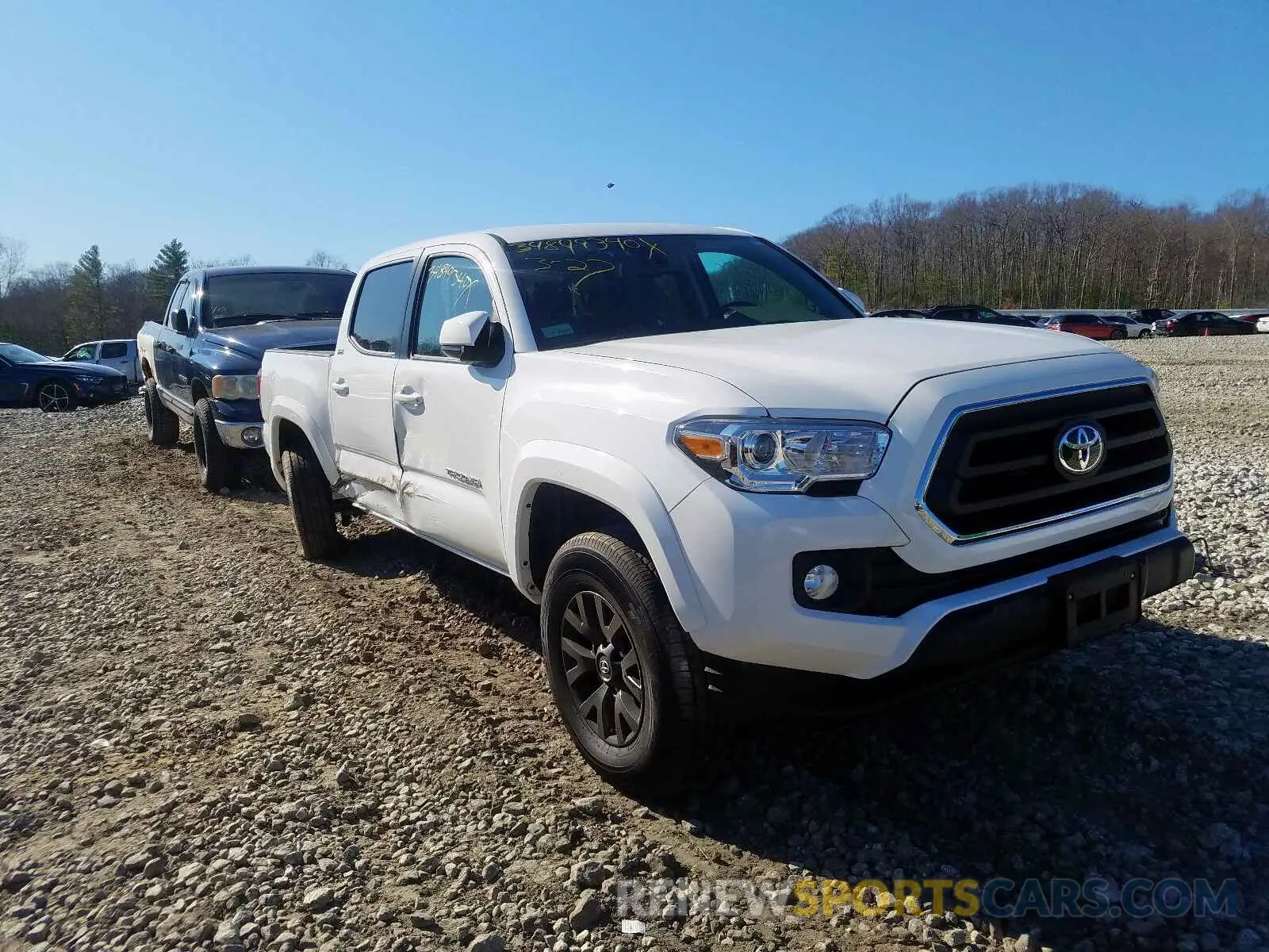 1 Photograph of a damaged car 3TMCZ5AN7LM313252 TOYOTA TACOMA 2020