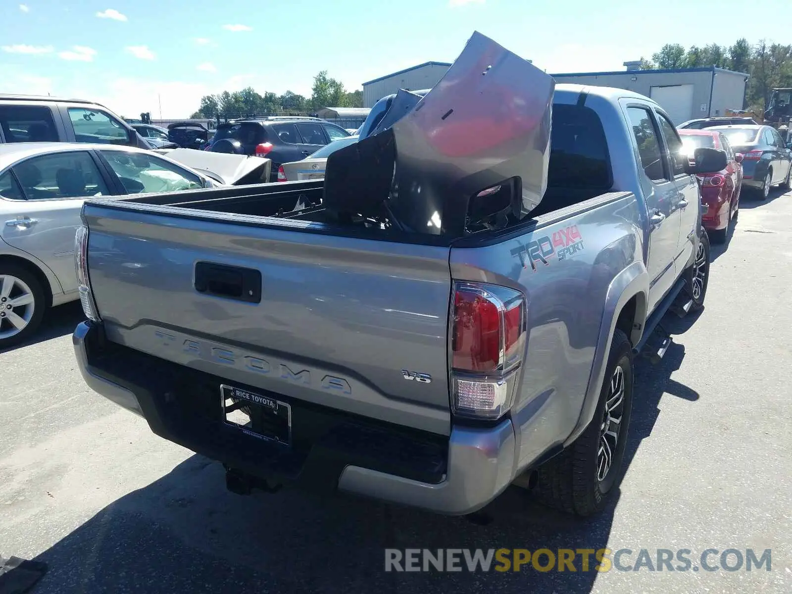 4 Photograph of a damaged car 3TMCZ5AN7LM344128 TOYOTA TACOMA 2020
