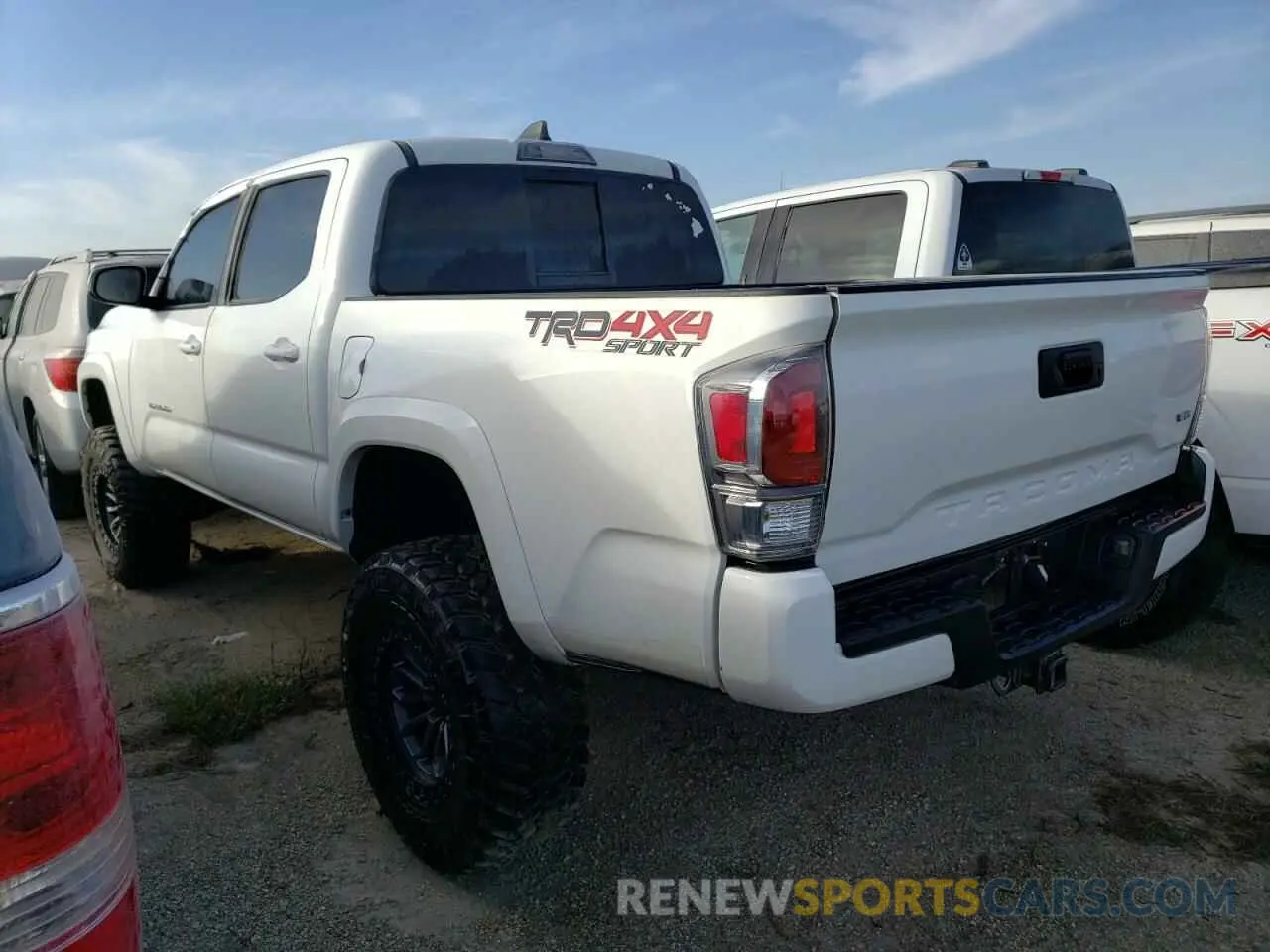 3 Фотография поврежденного автомобиля 3TMCZ5AN7LM353699 TOYOTA TACOMA 2020