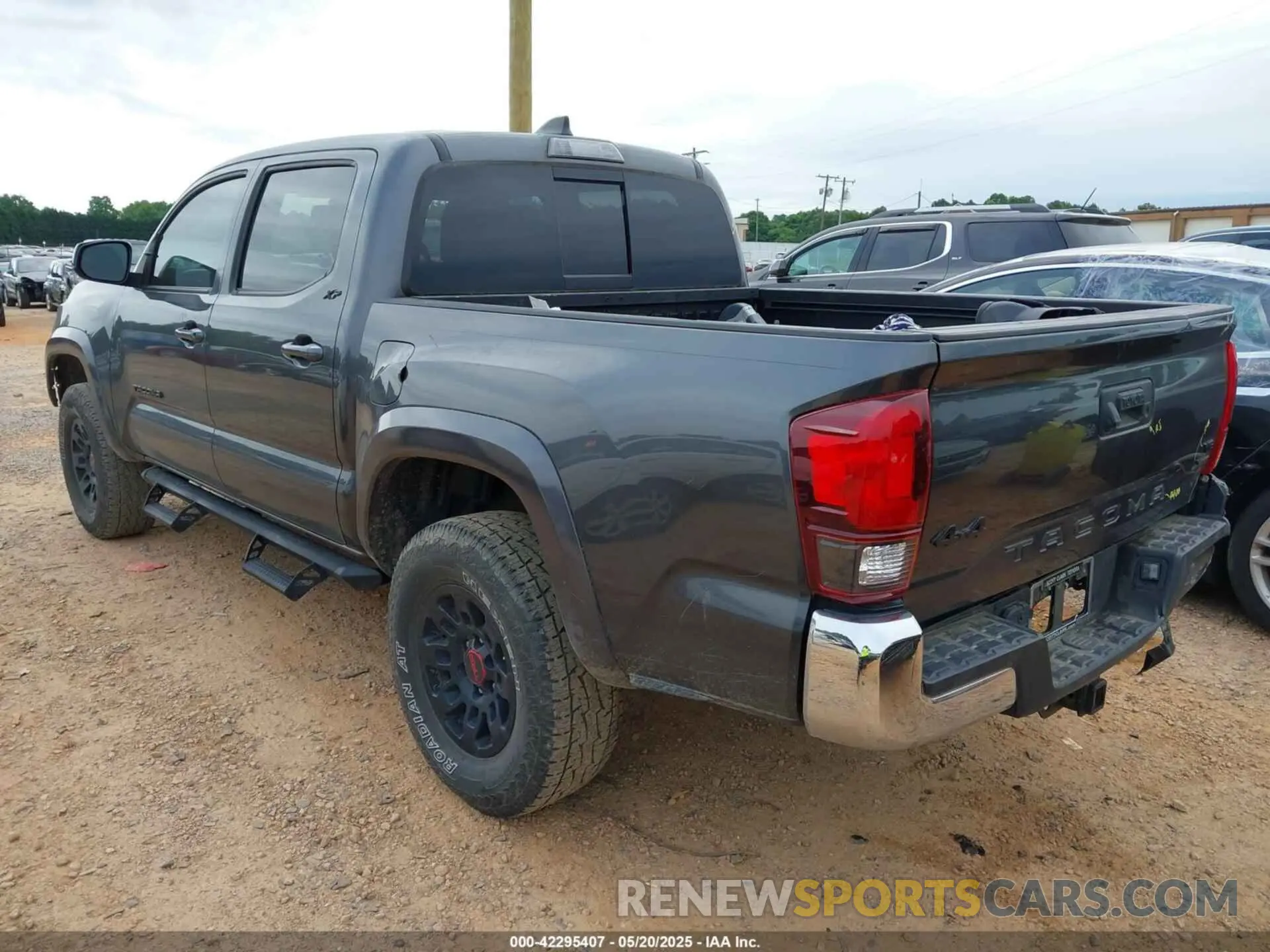 3 Фотография поврежденного автомобиля 3TMCZ5AN8LM297983 TOYOTA TACOMA 2020