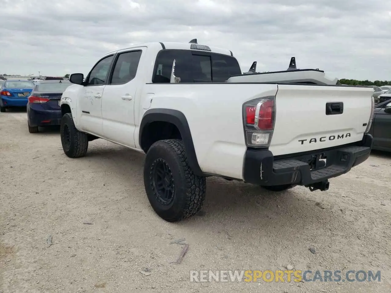 3 Photograph of a damaged car 3TMCZ5AN8LM332442 TOYOTA TACOMA 2020