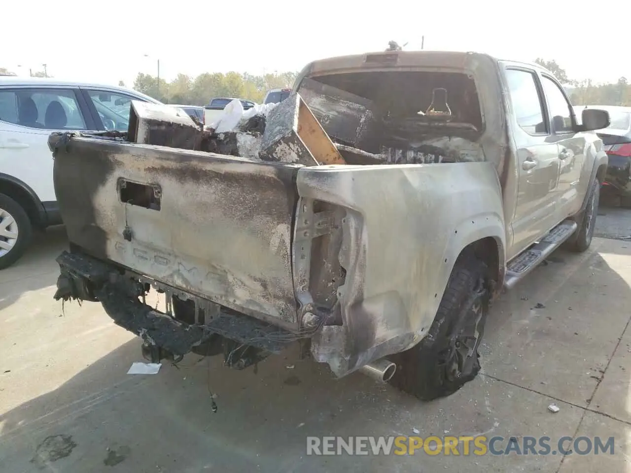 9 Photograph of a damaged car 3TMCZ5AN9LM313673 TOYOTA TACOMA 2020
