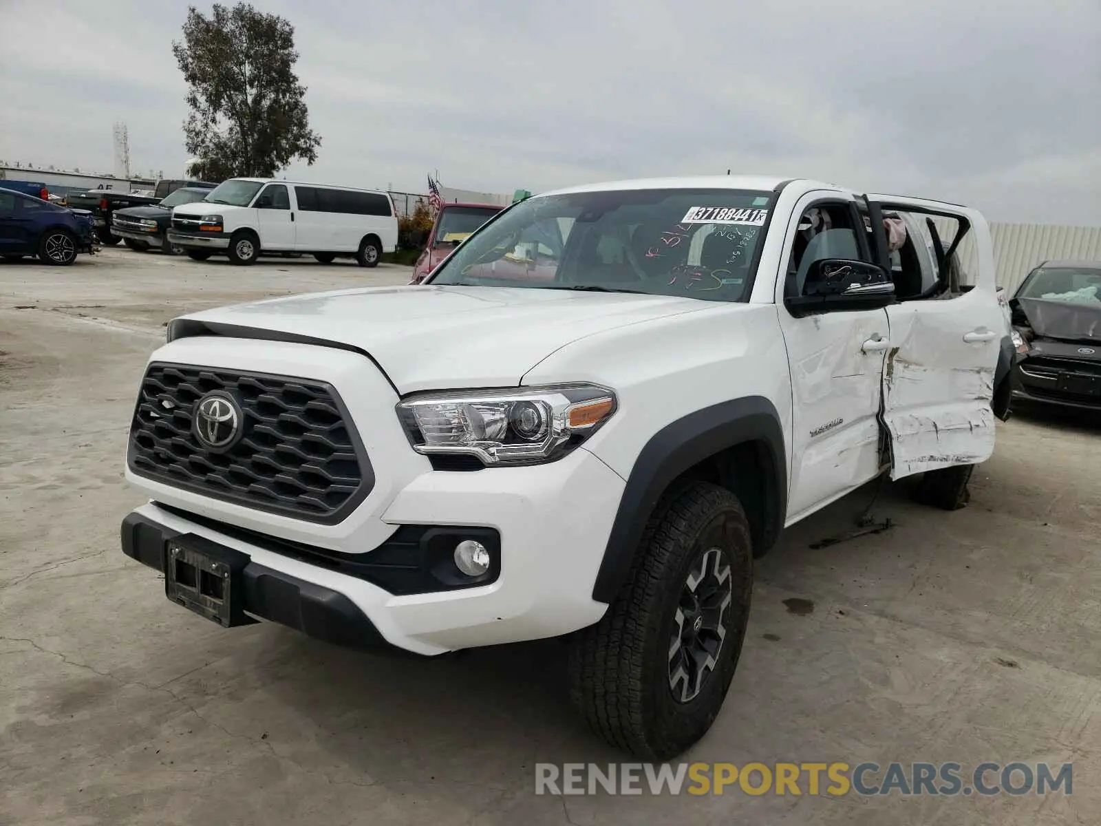 2 Photograph of a damaged car 3TMCZ5ANXLM333575 TOYOTA TACOMA 2020