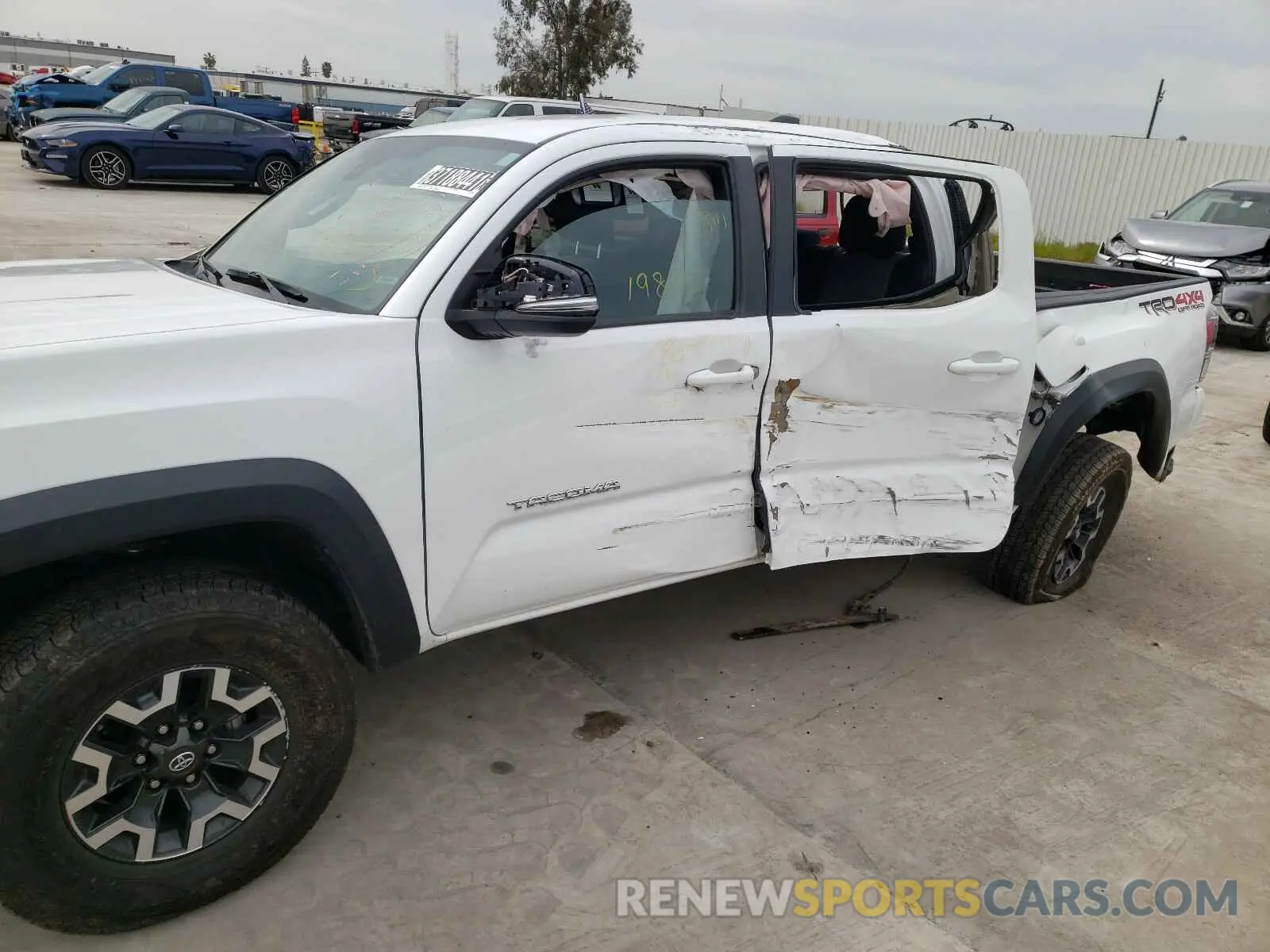 9 Photograph of a damaged car 3TMCZ5ANXLM333575 TOYOTA TACOMA 2020