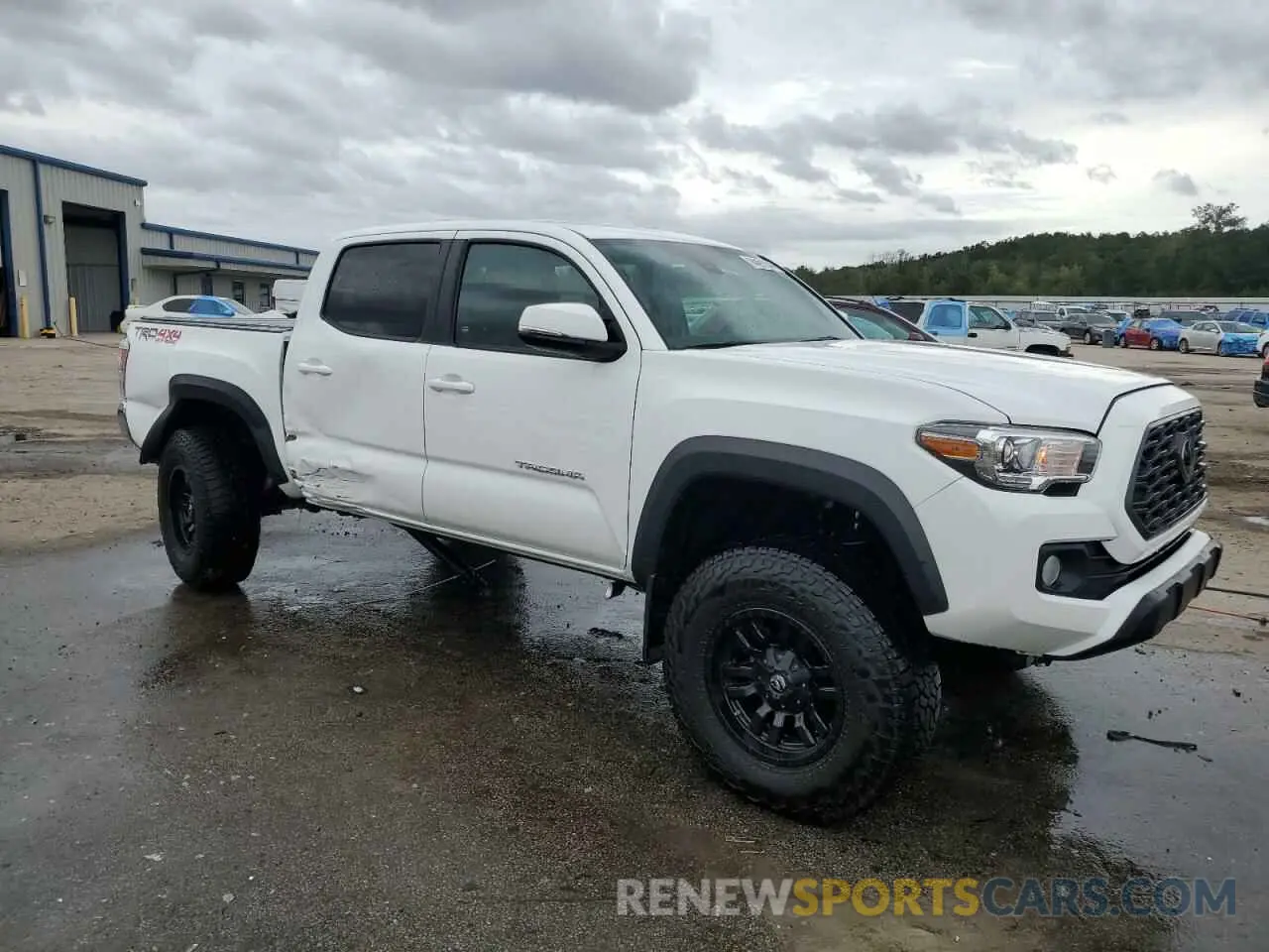 4 Photograph of a damaged car 3TMCZ5ANXLM333673 TOYOTA TACOMA 2020