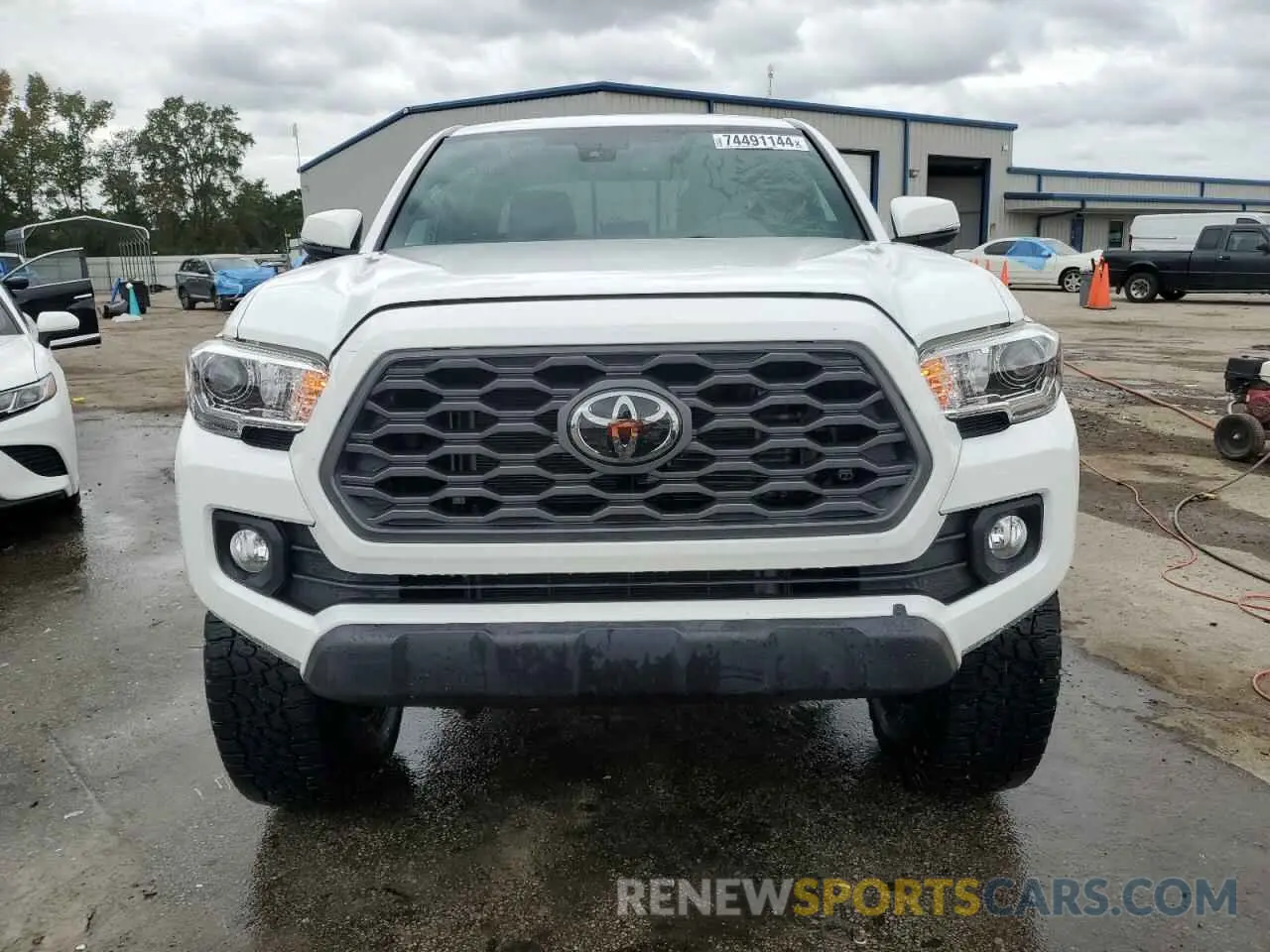 5 Photograph of a damaged car 3TMCZ5ANXLM333673 TOYOTA TACOMA 2020