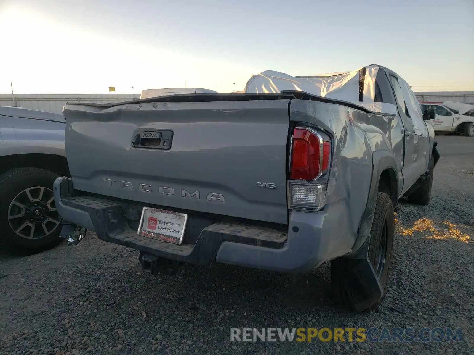 4 Photograph of a damaged car 3TMDZ5BN6LM093914 TOYOTA TACOMA 2020