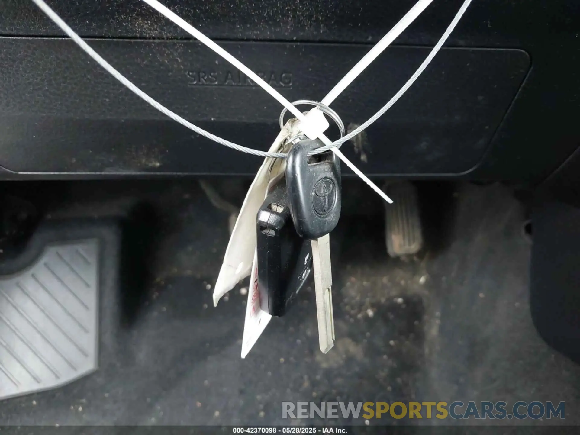 11 Photograph of a damaged car 3TMGZ5AN6LM288295 TOYOTA TACOMA 2020