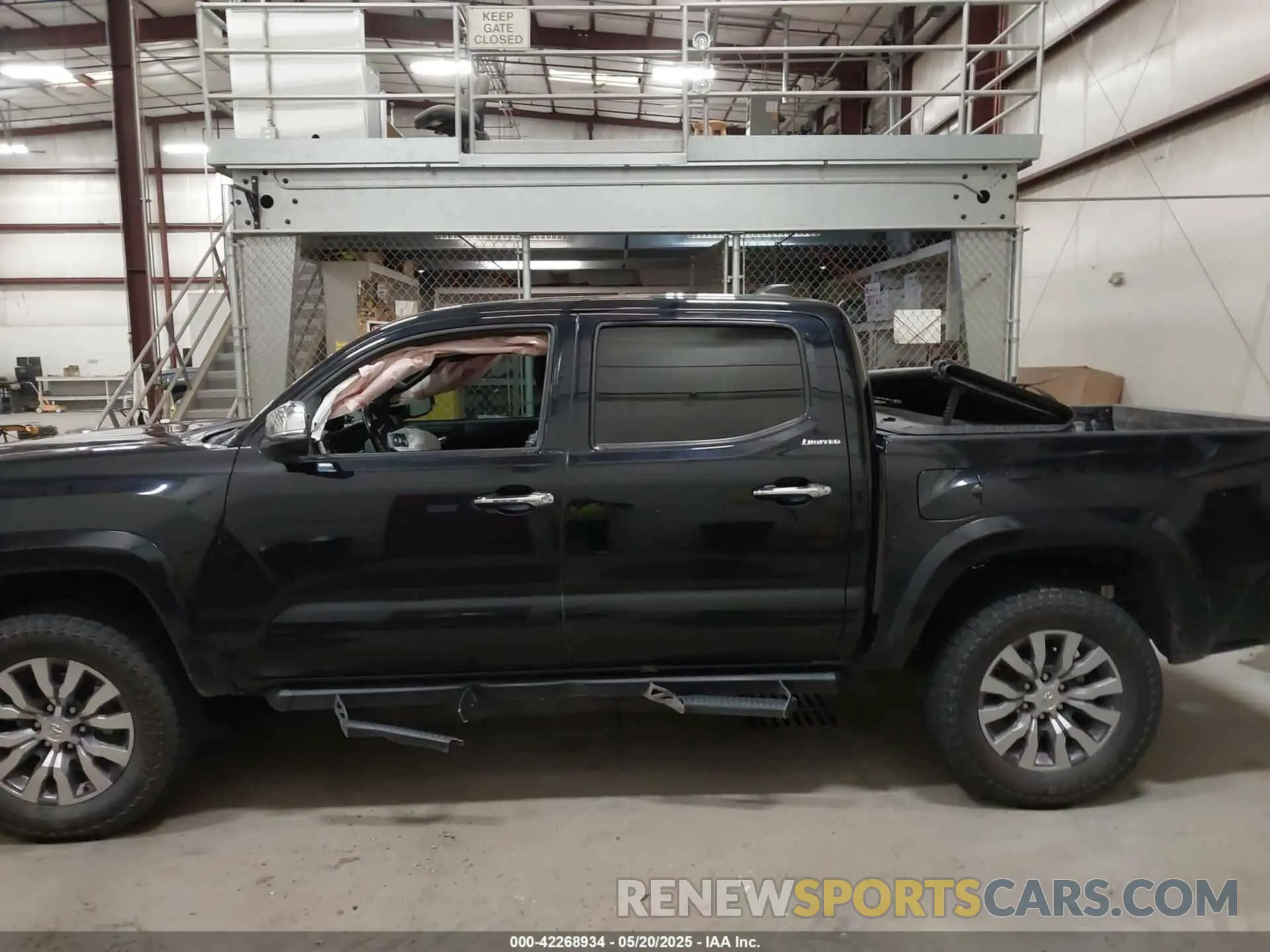 14 Photograph of a damaged car 3TMGZ5AN8LM289593 TOYOTA TACOMA 2020