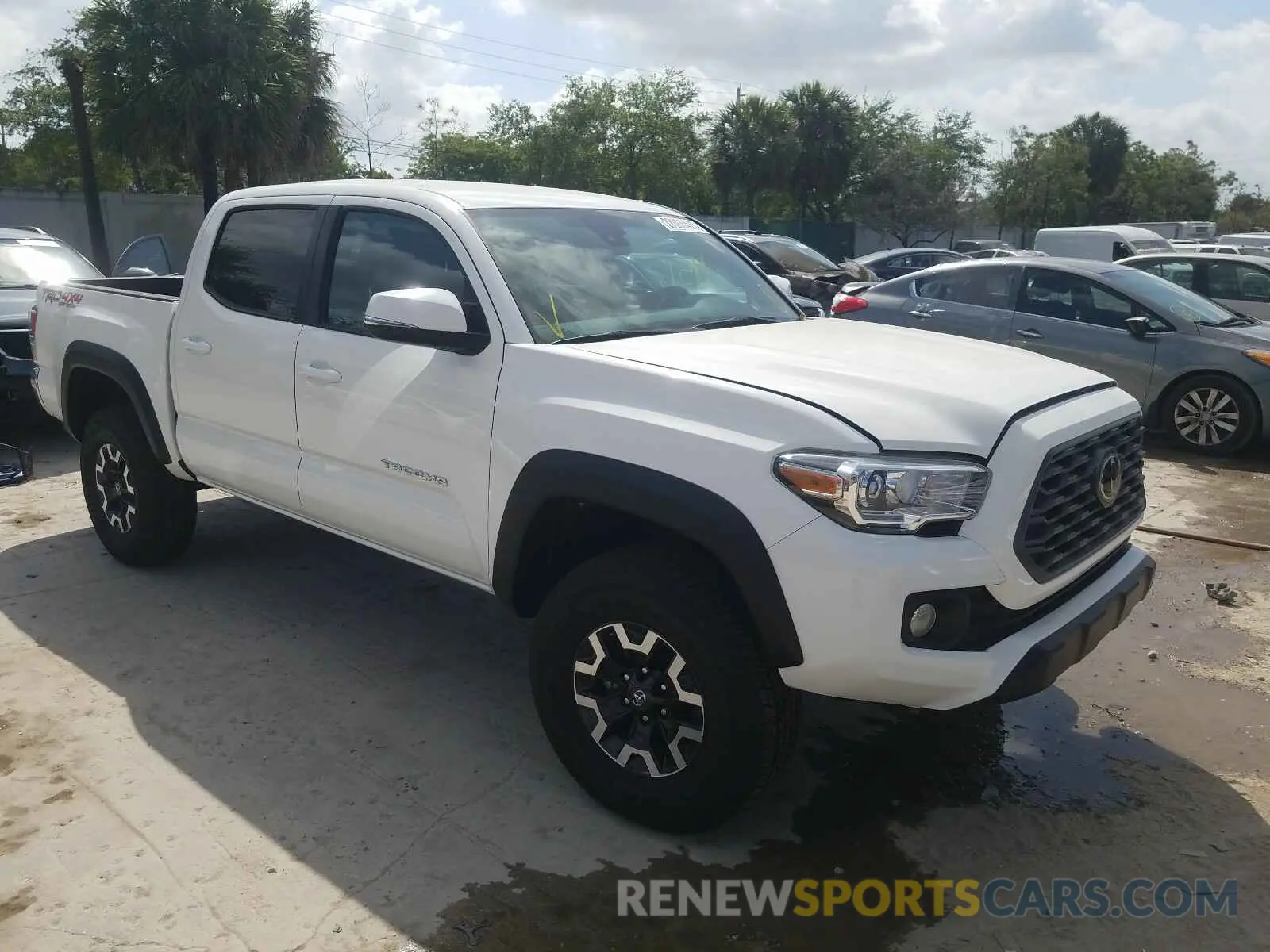 1 Photograph of a damaged car 3TYCZ5AN0LT005201 TOYOTA TACOMA 2020