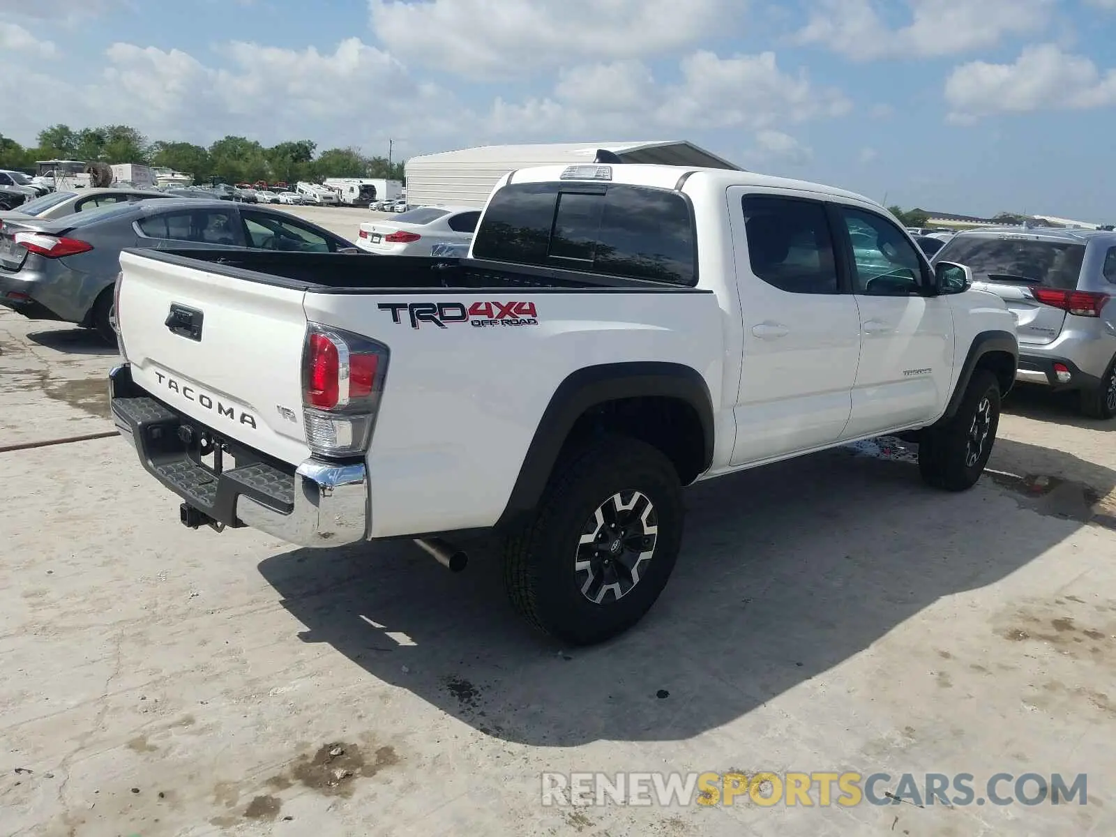 4 Photograph of a damaged car 3TYCZ5AN0LT005201 TOYOTA TACOMA 2020