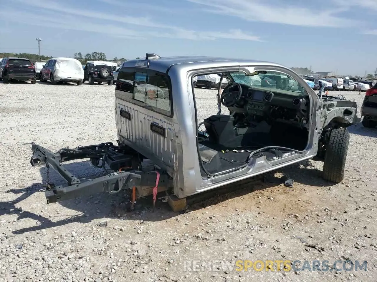 3 Фотография поврежденного автомобиля 3TYCZ5AN1LT004350 TOYOTA TACOMA 2020