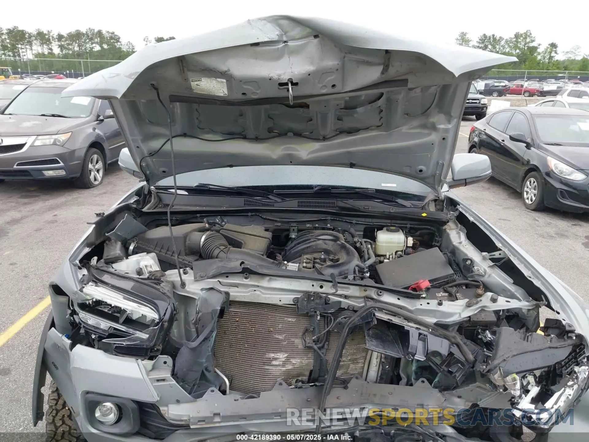 10 Photograph of a damaged car 3TYCZ5AN1LT005059 TOYOTA TACOMA 2020