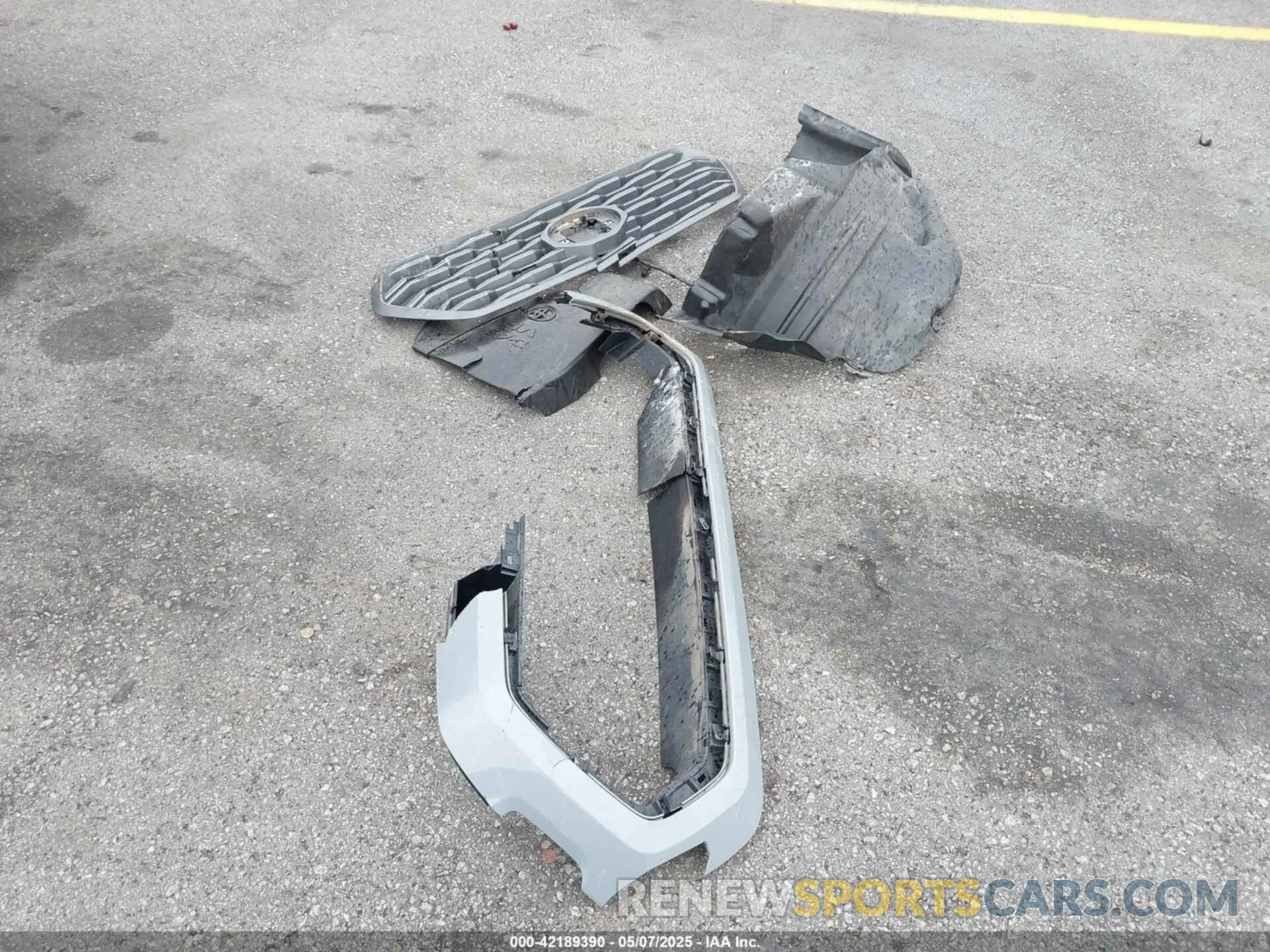 12 Photograph of a damaged car 3TYCZ5AN1LT005059 TOYOTA TACOMA 2020