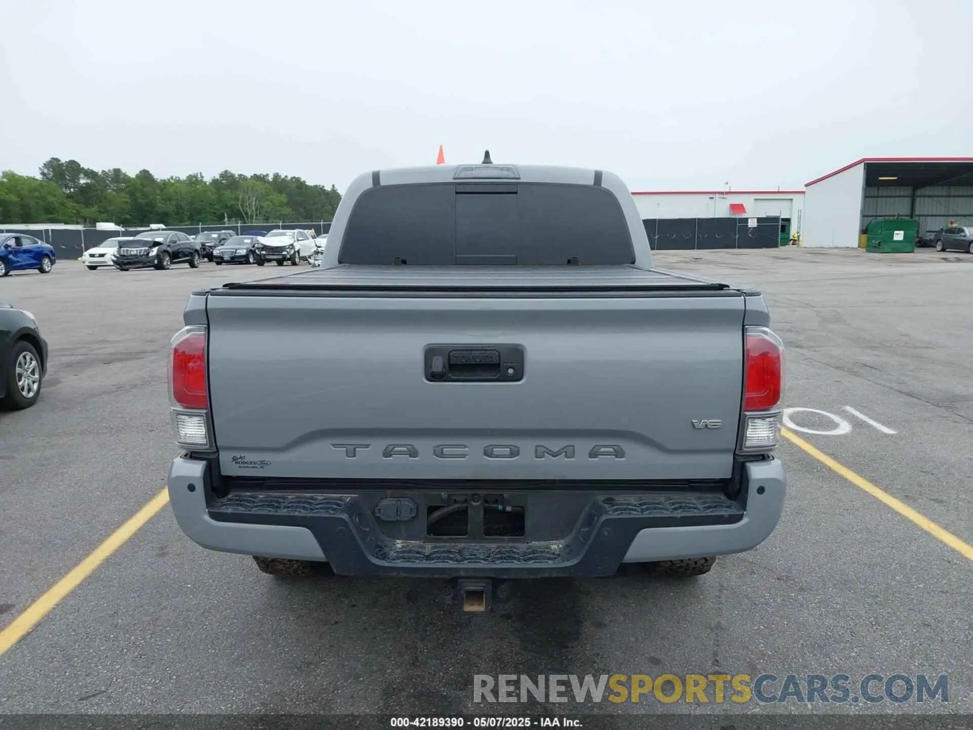 17 Photograph of a damaged car 3TYCZ5AN1LT005059 TOYOTA TACOMA 2020