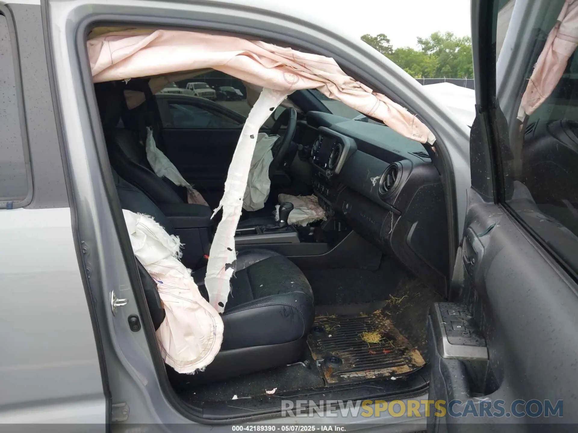 5 Photograph of a damaged car 3TYCZ5AN1LT005059 TOYOTA TACOMA 2020