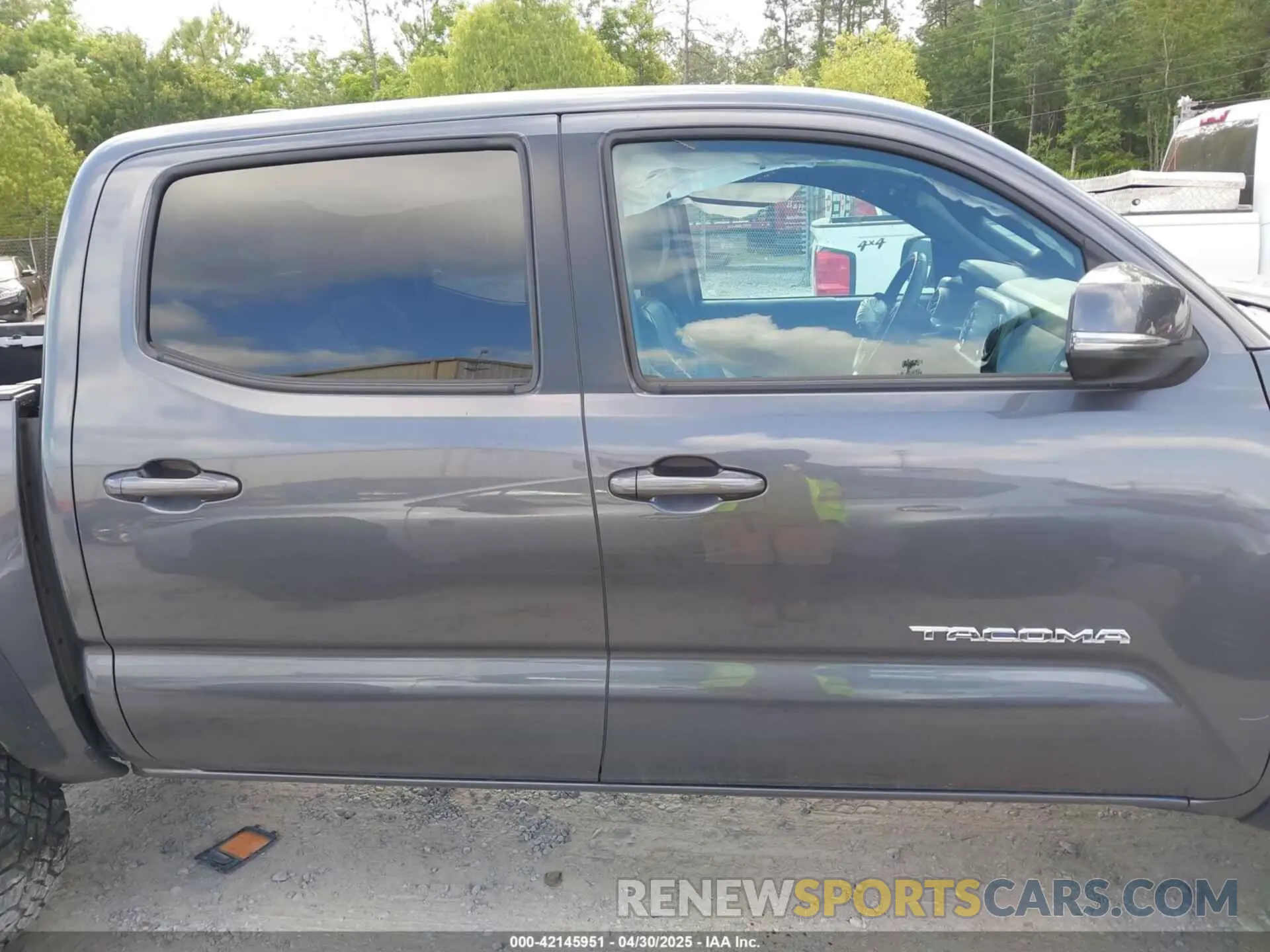 13 Photograph of a damaged car 3TYCZ5AN5LT003864 TOYOTA TACOMA 2020