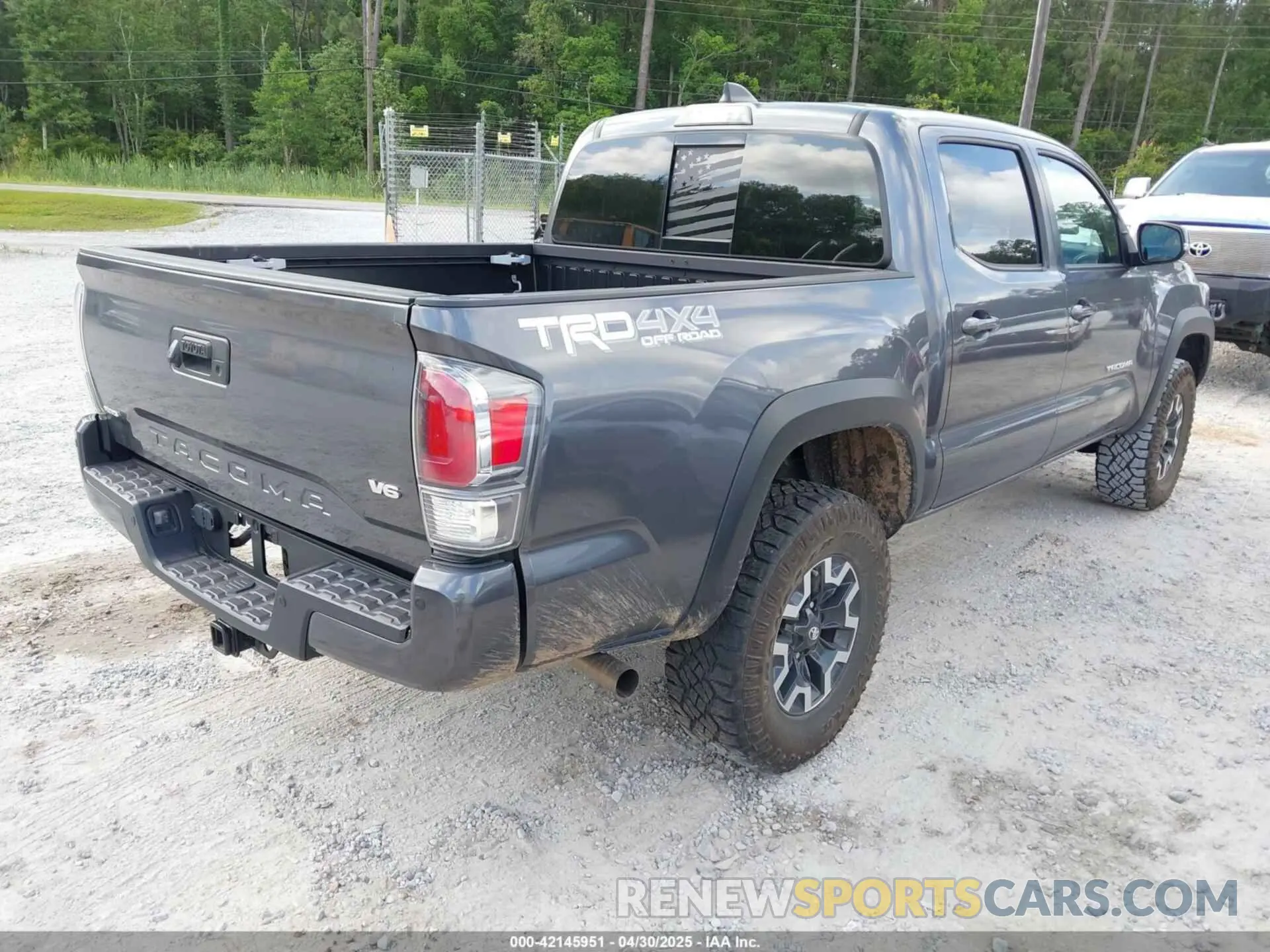 4 Photograph of a damaged car 3TYCZ5AN5LT003864 TOYOTA TACOMA 2020
