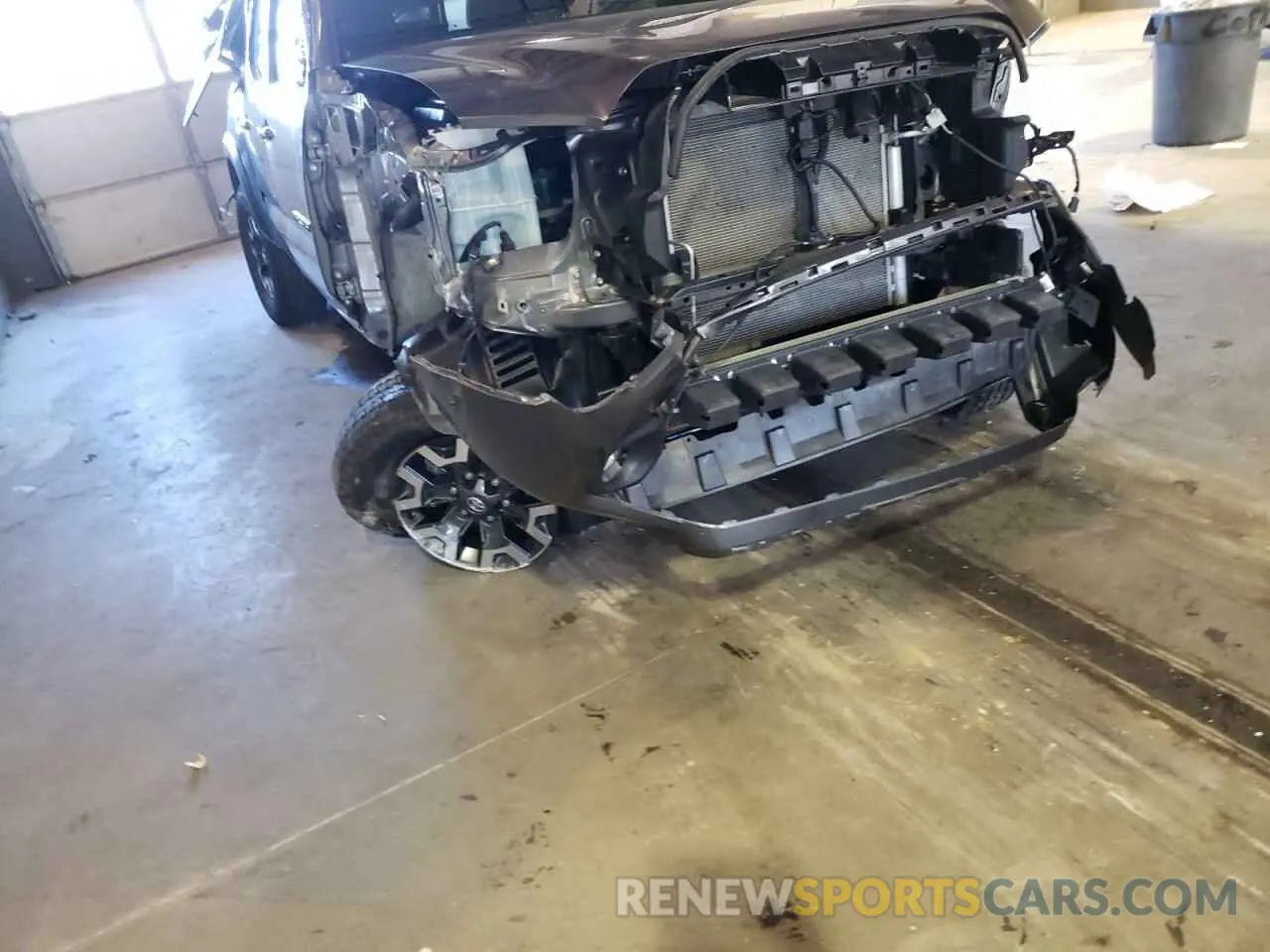 10 Photograph of a damaged car 3TYCZ5ANXLT007246 TOYOTA TACOMA 2020