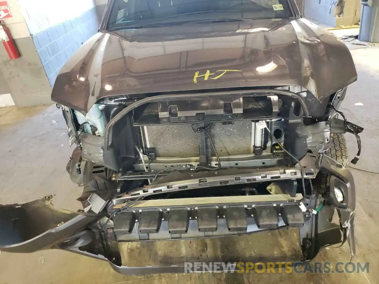 7 Photograph of a damaged car 3TYCZ5ANXLT007246 TOYOTA TACOMA 2020