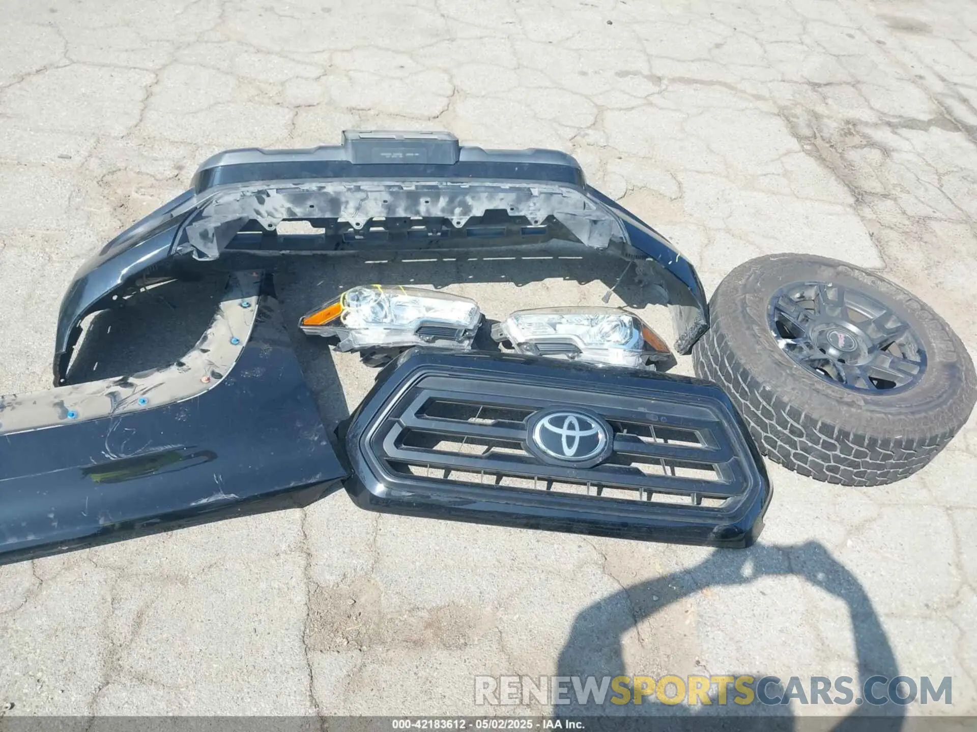 12 Photograph of a damaged car 3TYRX5GN6LT001581 TOYOTA TACOMA 2020