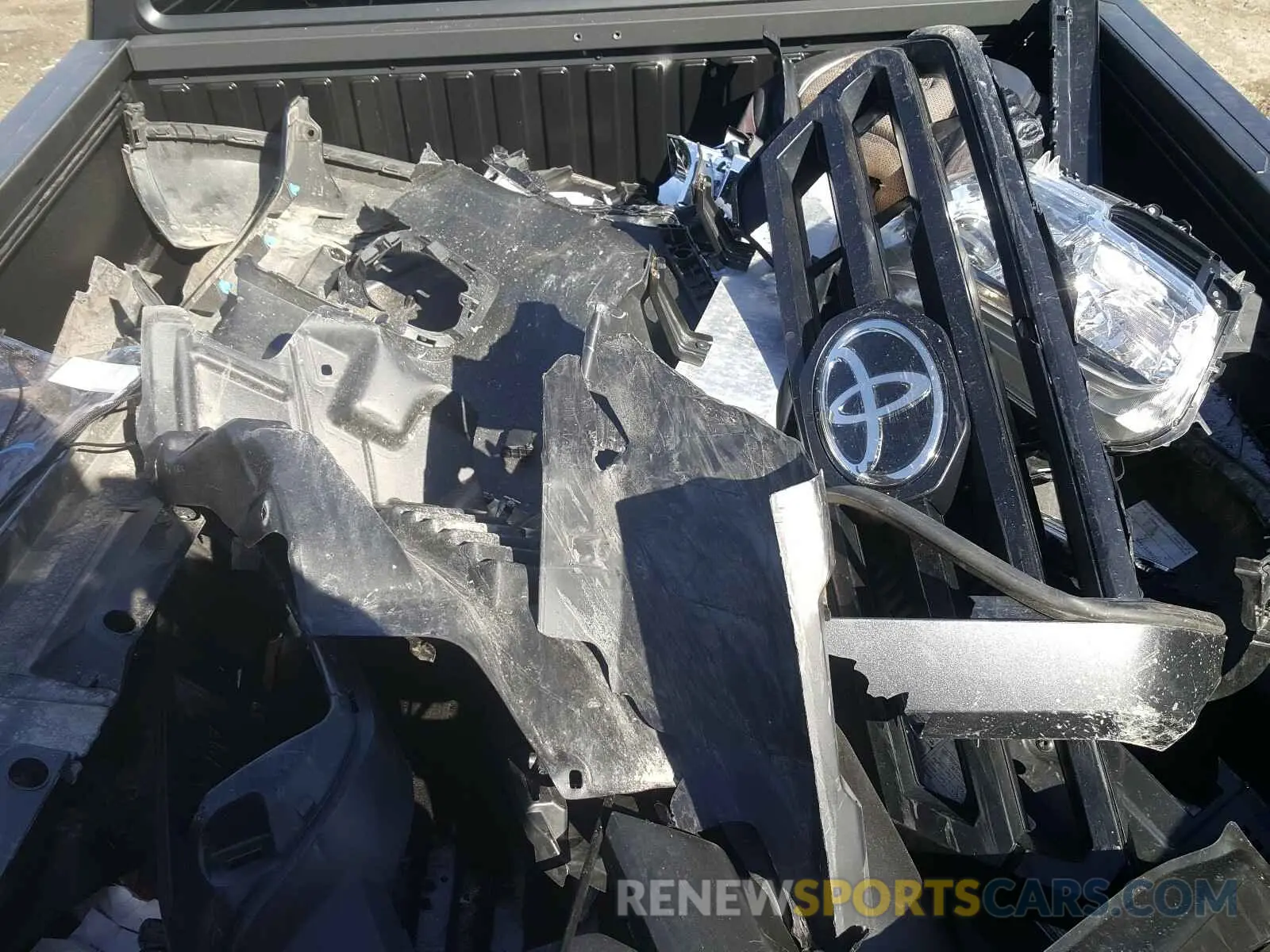 9 Photograph of a damaged car 3TYSX5EN5LT000636 TOYOTA TACOMA 2020