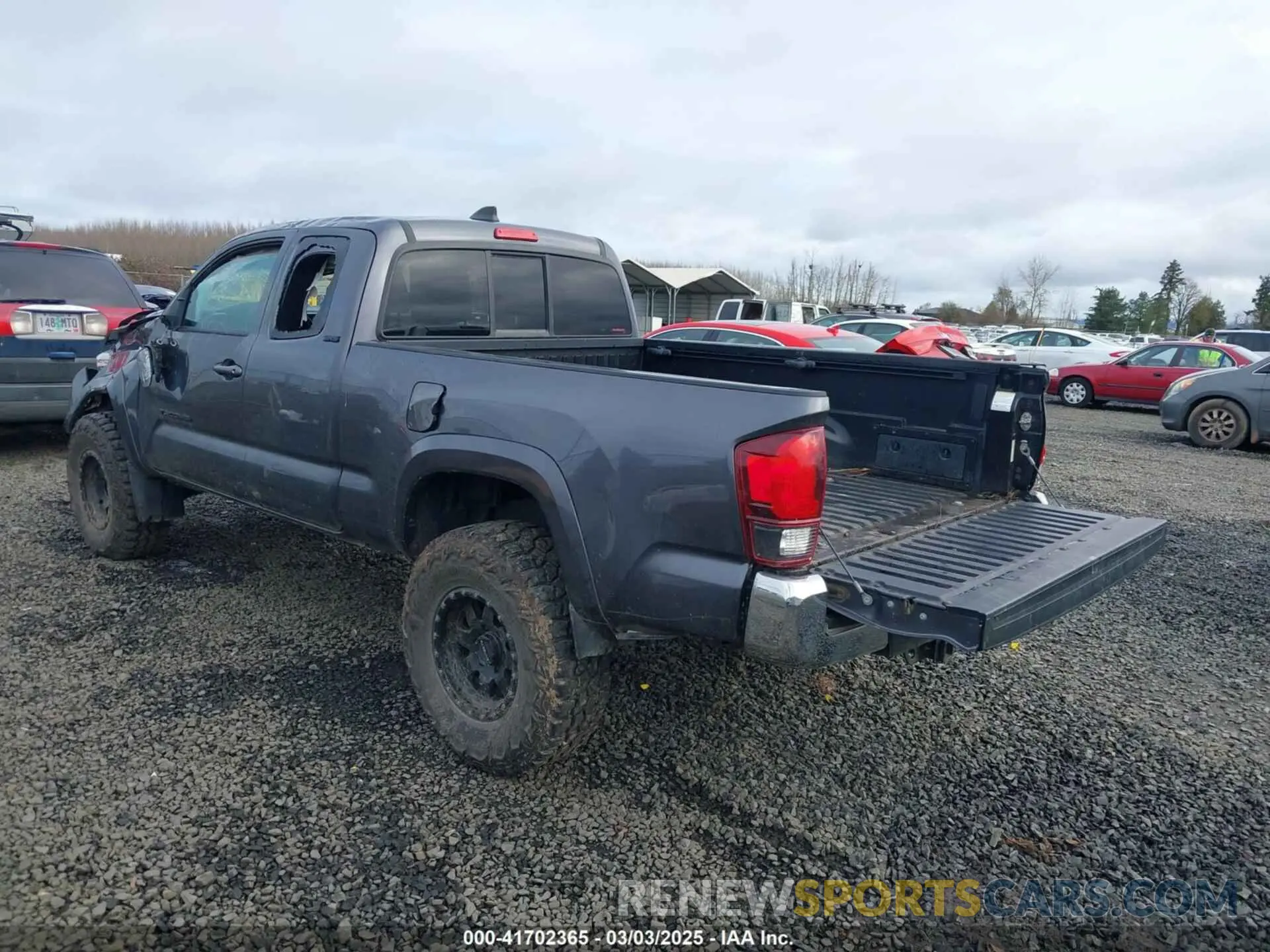 3 Фотография поврежденного автомобиля 3TYSZ5AN4LT005455 TOYOTA TACOMA 2020