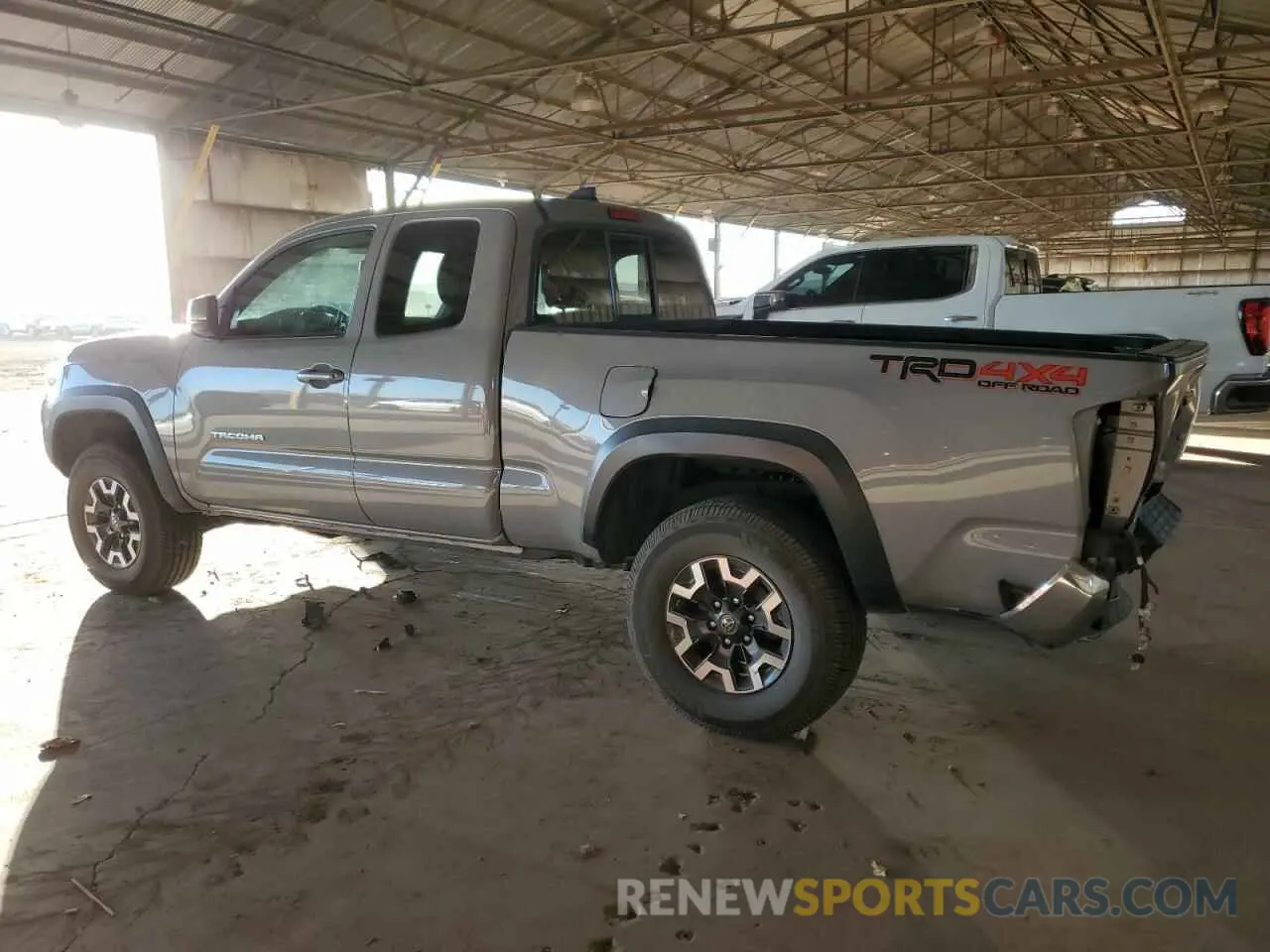 2 Photograph of a damaged car 3TYSZ5AN7LT004655 TOYOTA TACOMA 2020