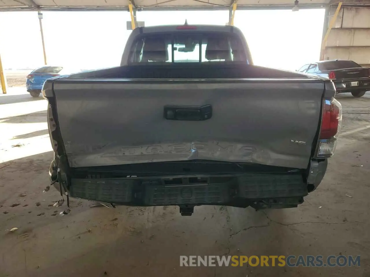 6 Photograph of a damaged car 3TYSZ5AN7LT004655 TOYOTA TACOMA 2020
