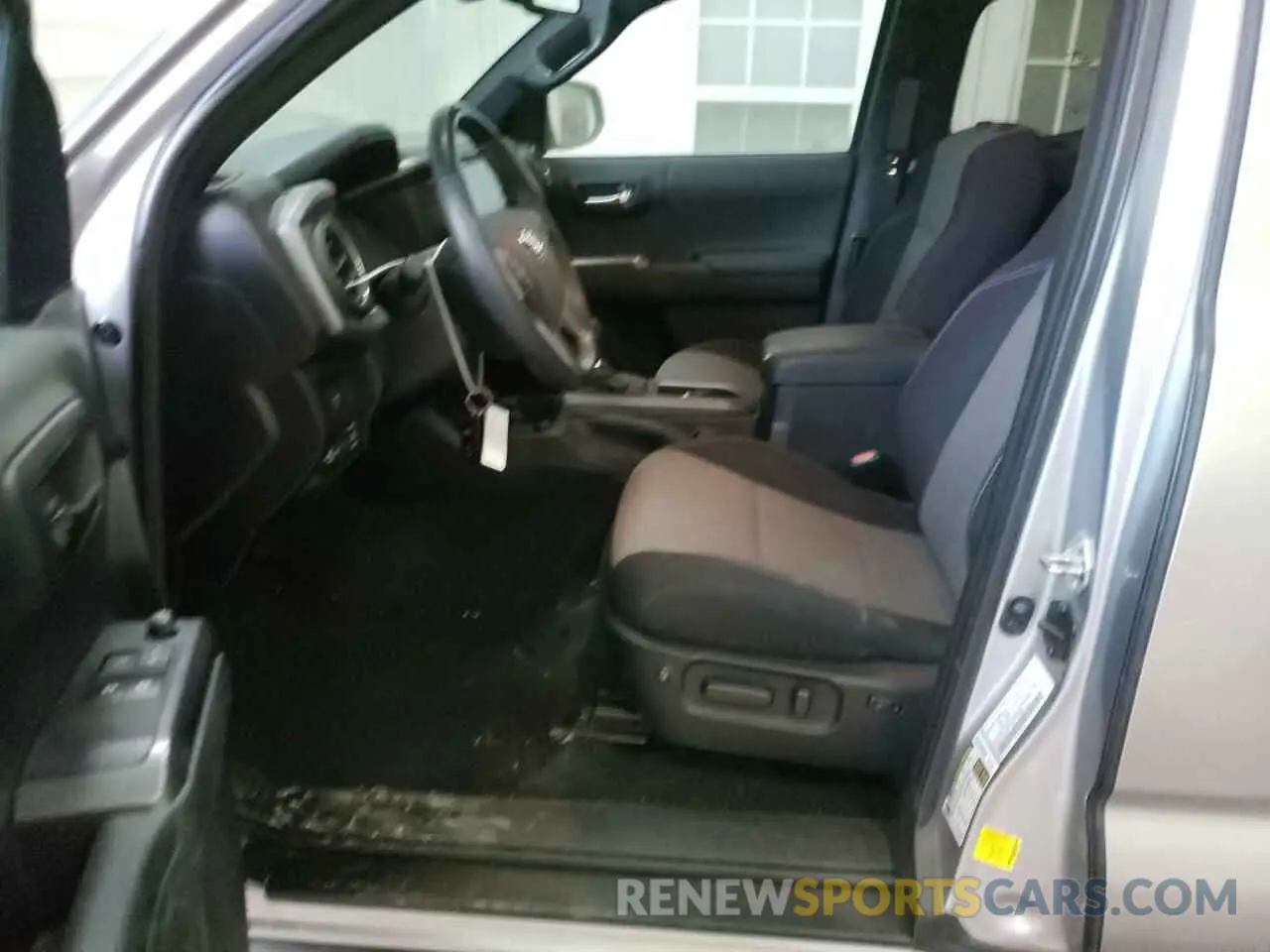 7 Photograph of a damaged car 3TYSZ5AN9LT001093 TOYOTA TACOMA 2020