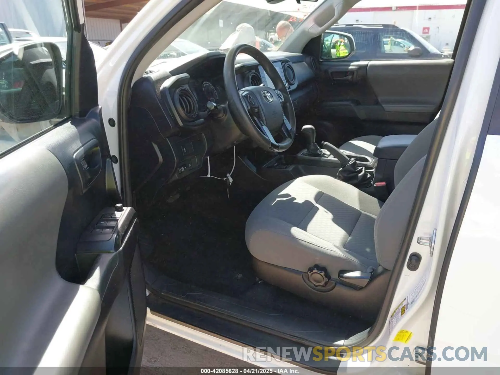 5 Photograph of a damaged car 5TFAX5GN3LX187177 TOYOTA TACOMA 2020