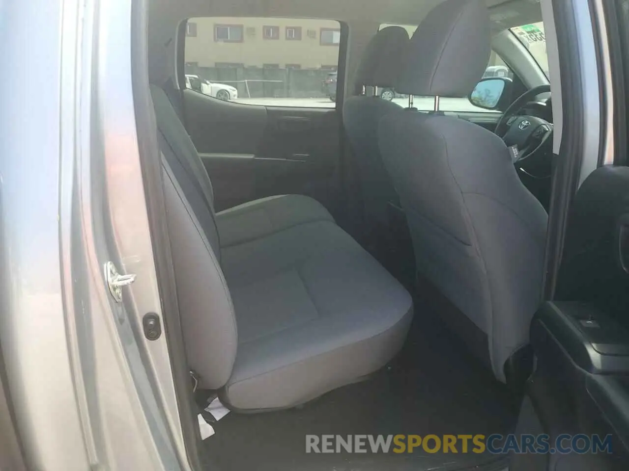 10 Фотография поврежденного автомобиля 5TFAX5GN3LX187762 TOYOTA TACOMA 2020