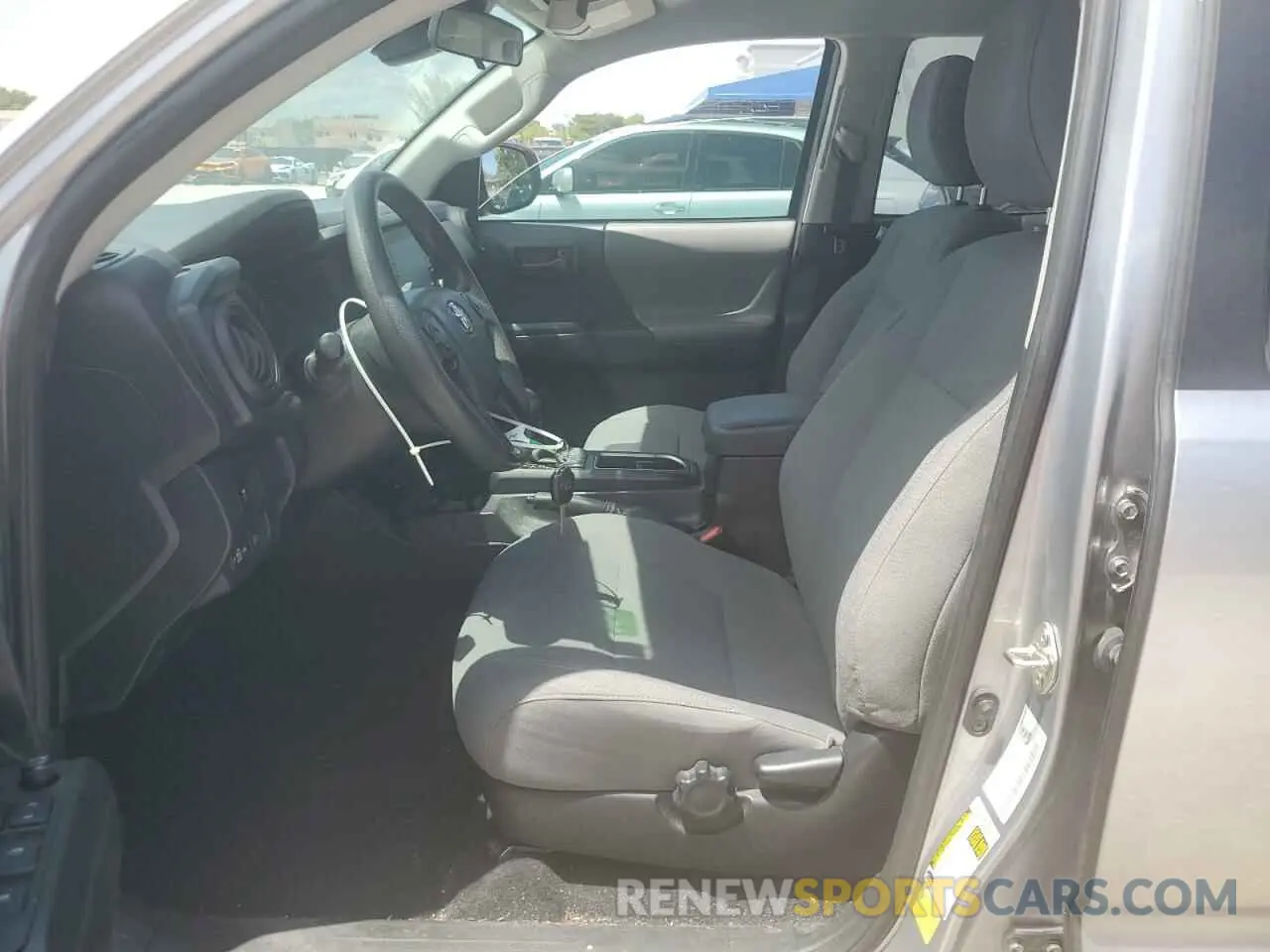 7 Фотография поврежденного автомобиля 5TFAX5GN3LX187762 TOYOTA TACOMA 2020