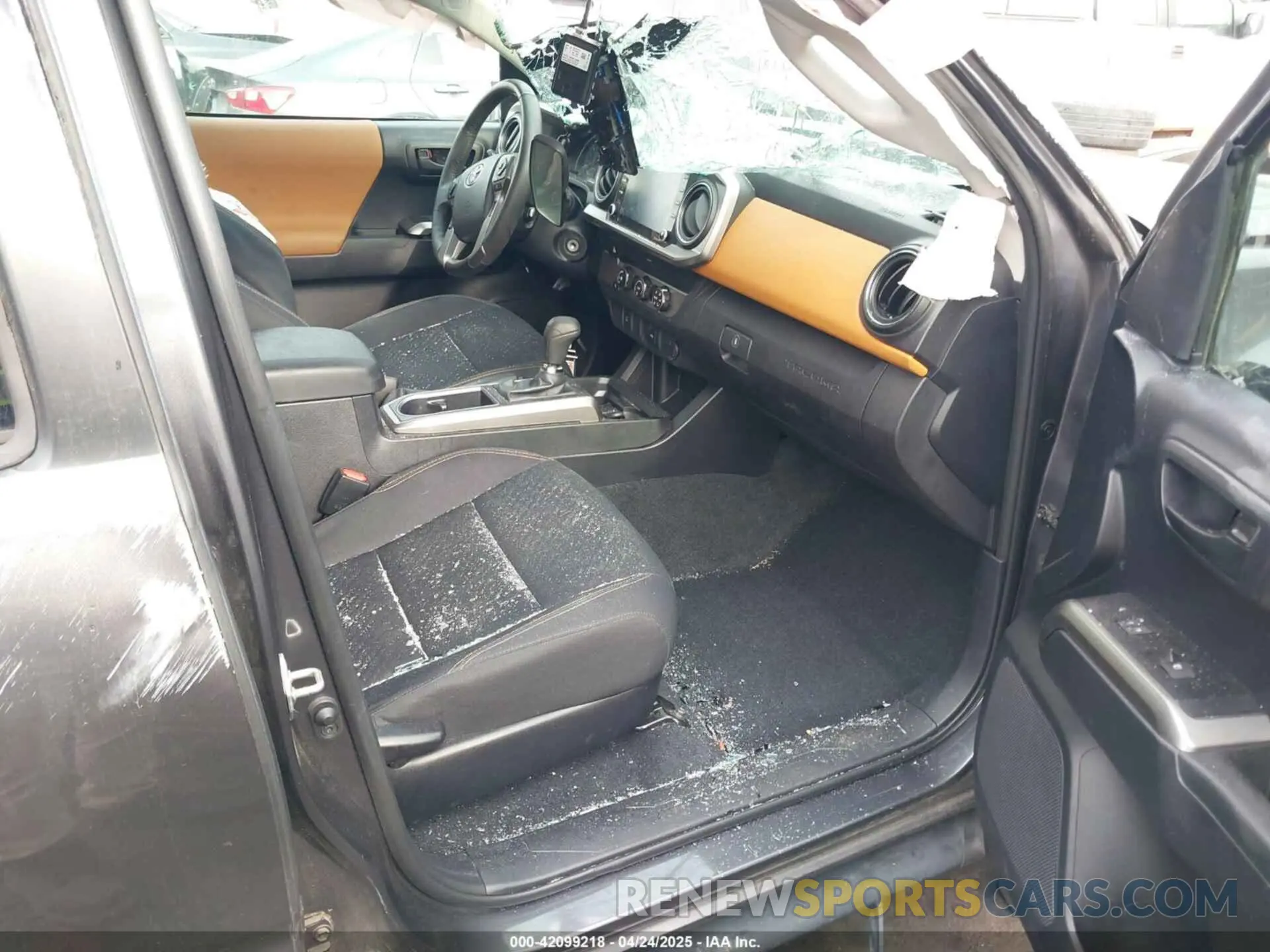5 Фотография поврежденного автомобиля 5TFAX5GN8LX176272 TOYOTA TACOMA 2020