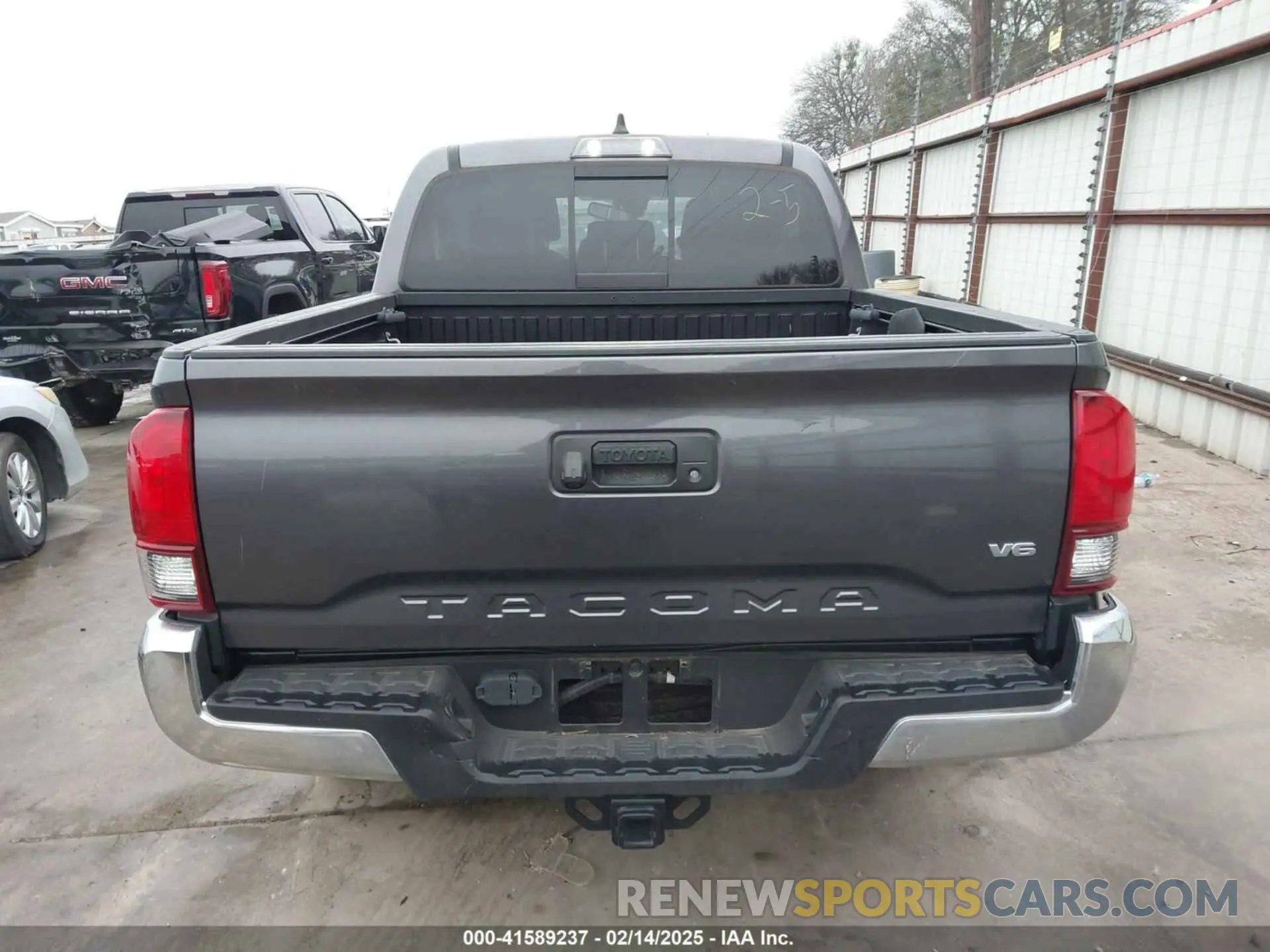 17 Photograph of a damaged car 5TFAZ5CN0LX093922 TOYOTA TACOMA 2020