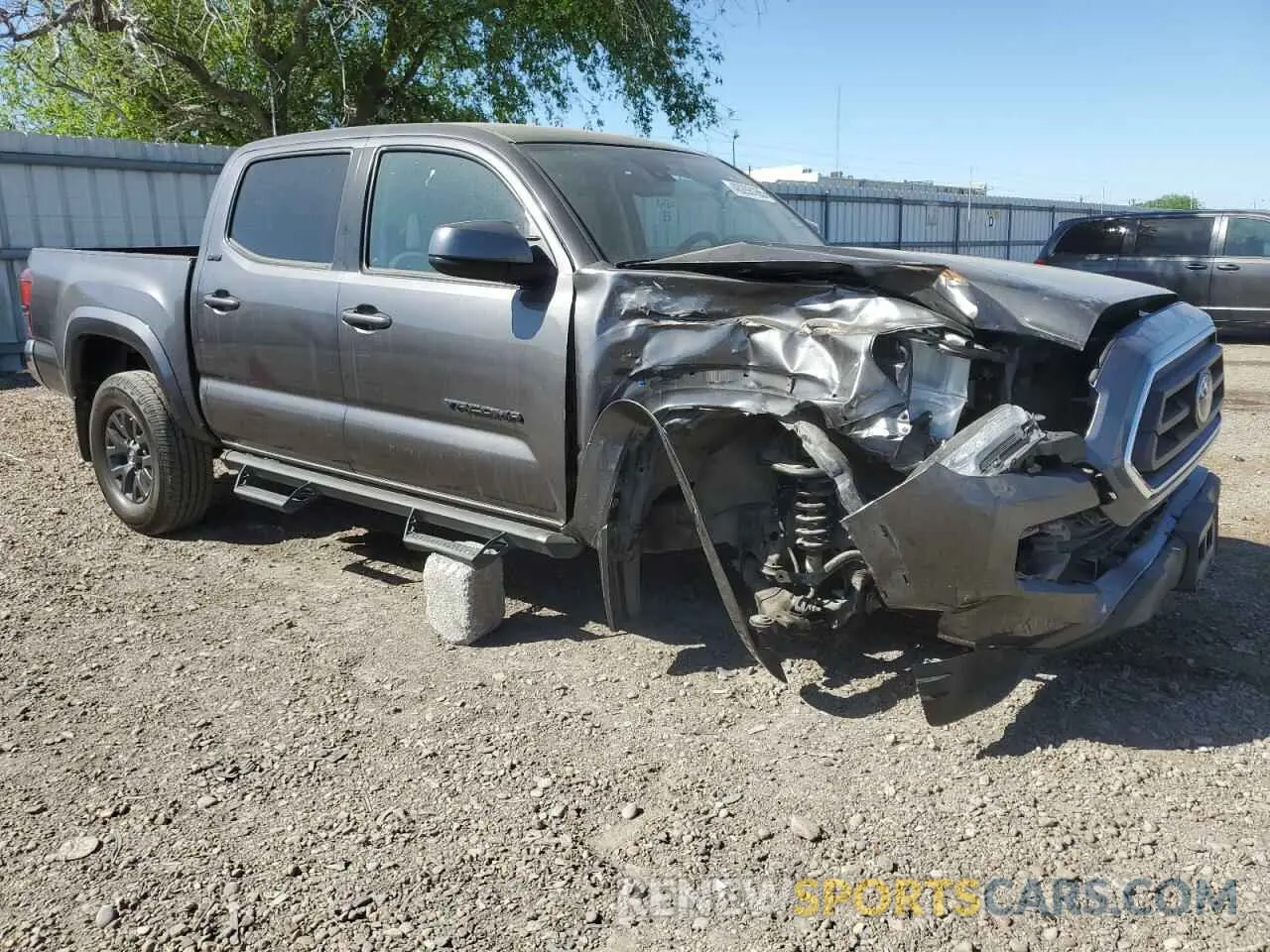 4 Photograph of a damaged car 5TFAZ5CN0LX094519 TOYOTA TACOMA 2020