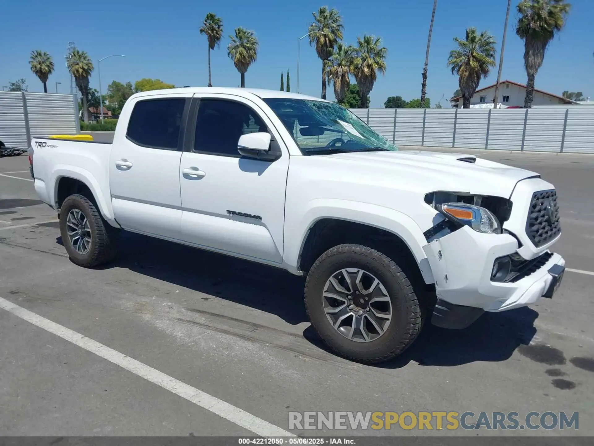 1 Photograph of a damaged car 5TFAZ5CN3LX093798 TOYOTA TACOMA 2020